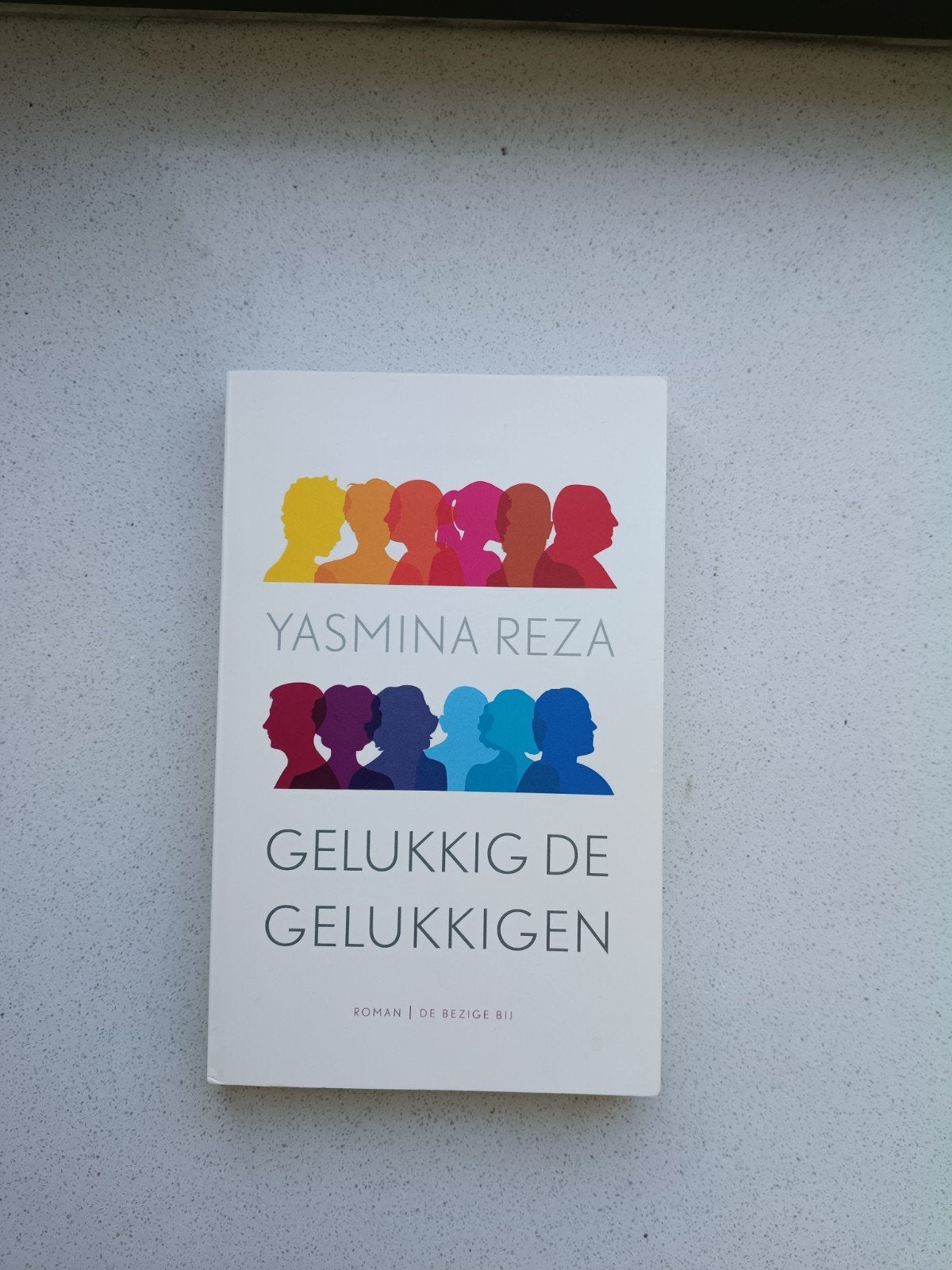 Gelukkig de Gelukkigen - Yasmina Reza, Ophalen of Verzenden, Gelezen