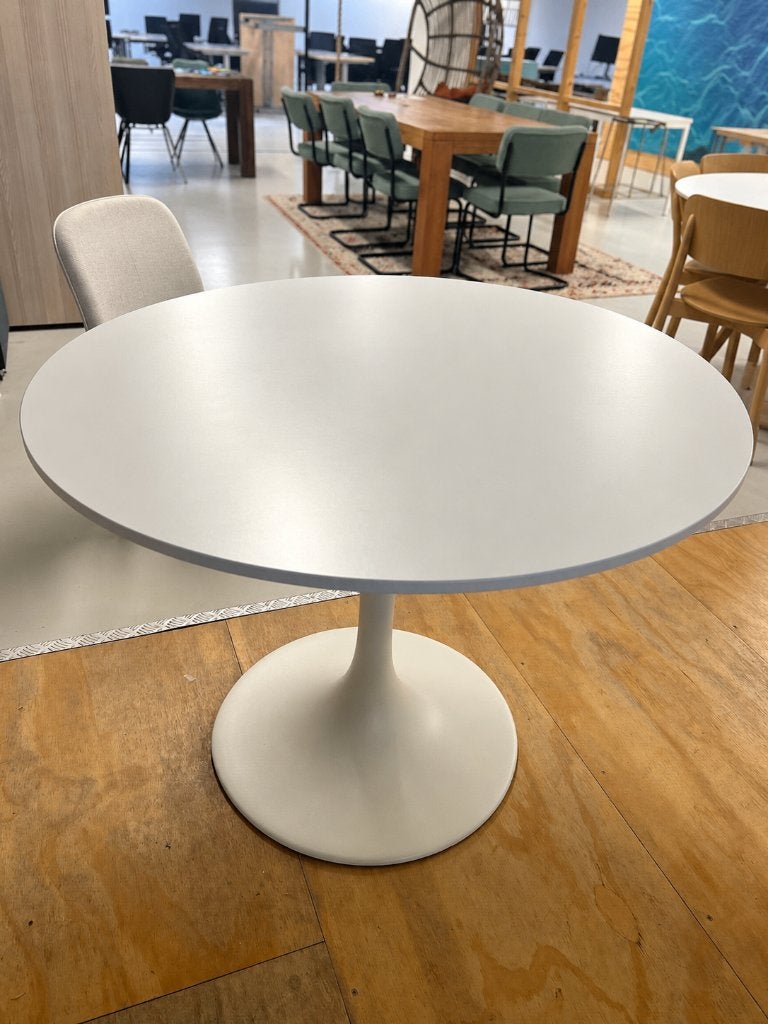Ronde witte tulptafel / eettafel met voet, Huis en Inrichting, Ophalen, Kunststof, Gebruikt, 100 tot 150 cm