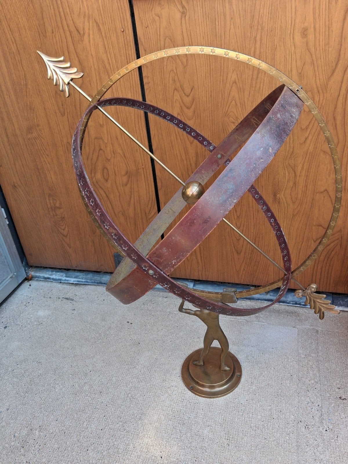 Antieke Armillairsfeer met Atlas-figuur, Ophalen