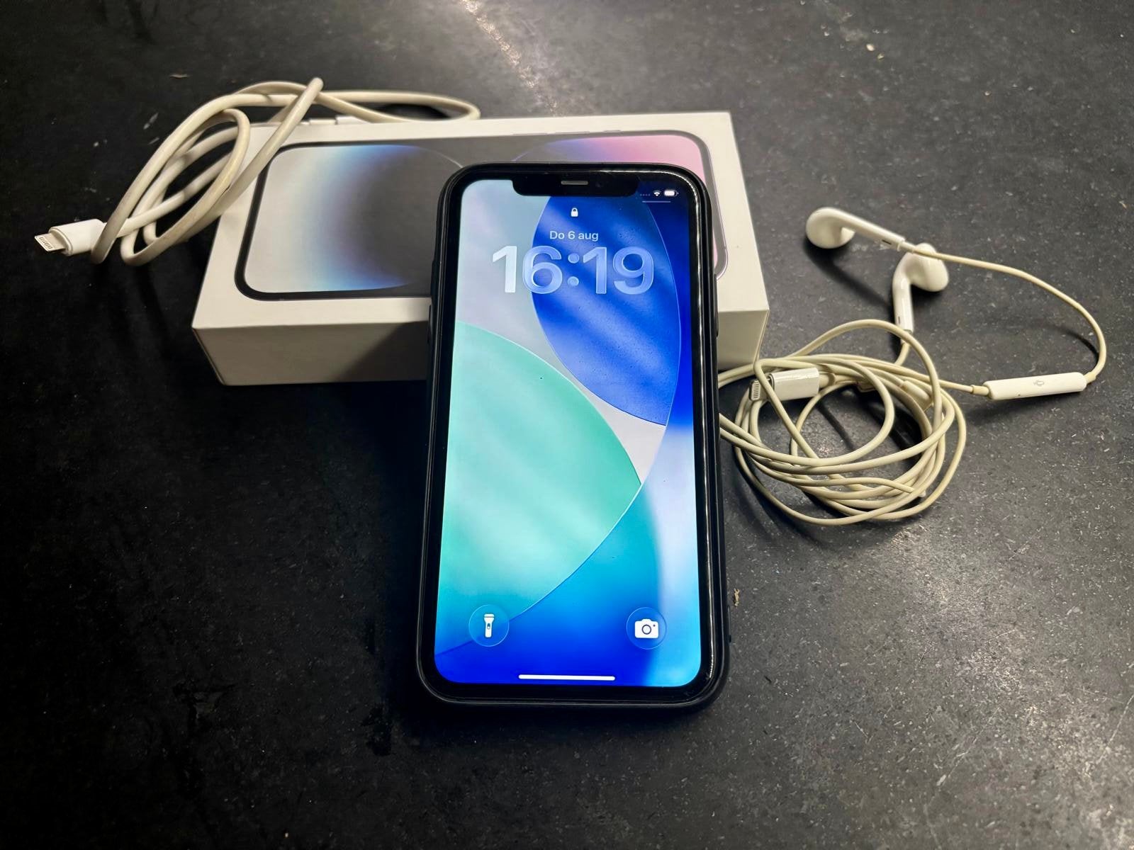 iPhone 11, Zwart, Zo goed als nieuw, 64 GB, IPhone 11