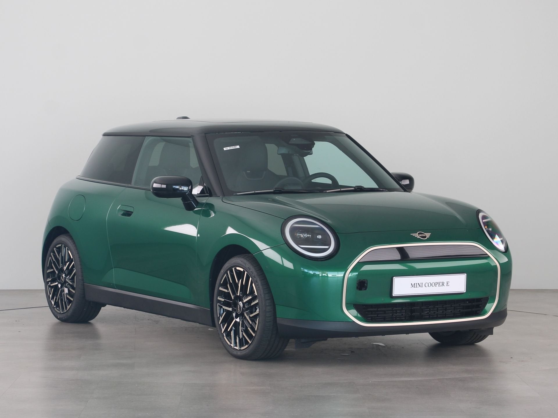 MINI Cooper E Favoured Pakket M PRIVATE LEASE EUR 475,- (60, Auto's, Zwart, 4 stoelen, Parkeerassistent, Nieuw