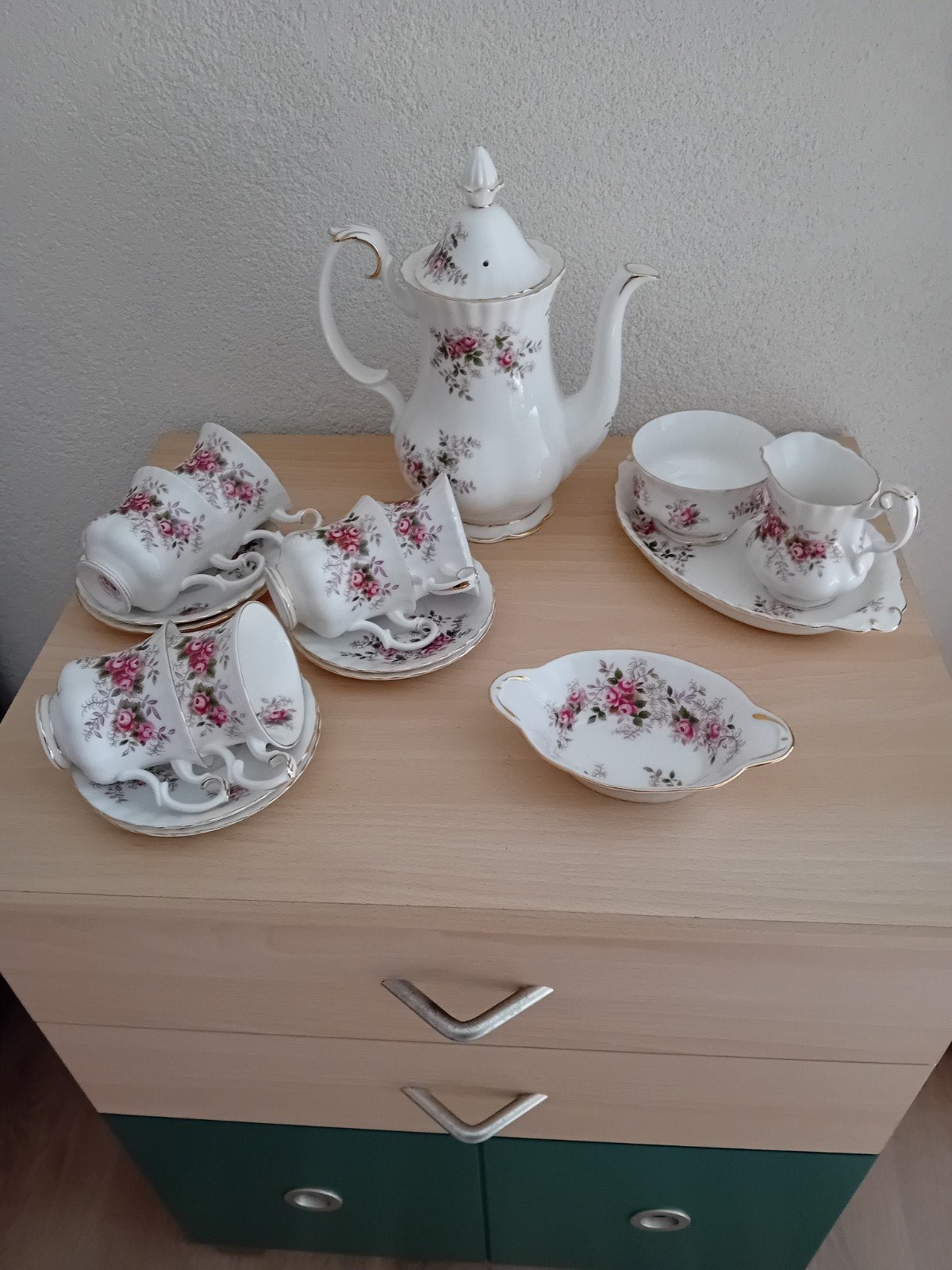 Prachtig Royal Albert Koffieservies - Vintage Rozen, Gebruikt, Vintage, Ophalen of Verzenden, Royal Albert