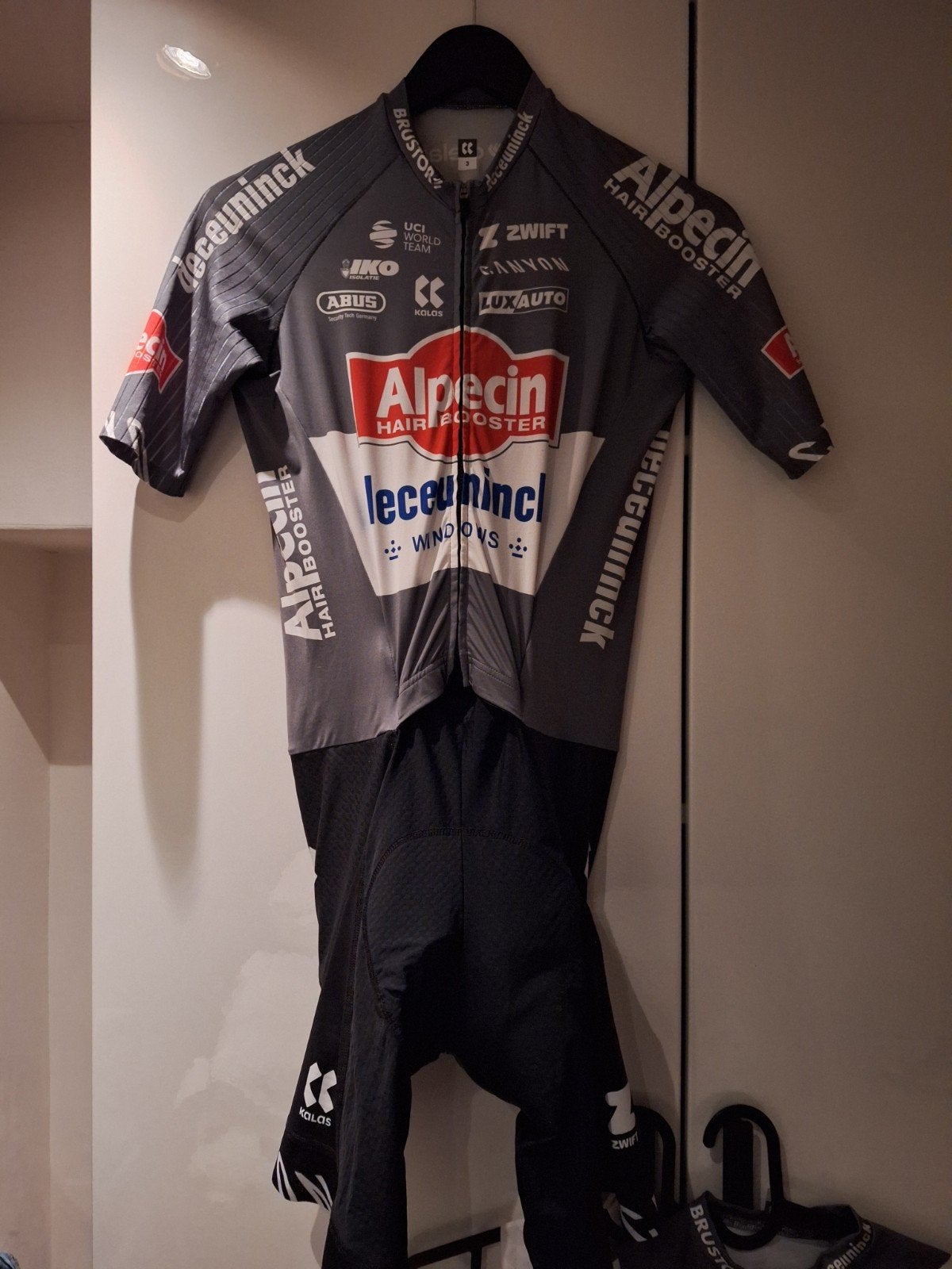 Alpecin Deceuninck Canyon Zwift Brustor fiets kleding

Snelp, Ophalen, Maat 48/50 (M), Zo goed als nieuw, Hardlopen of Fietsen