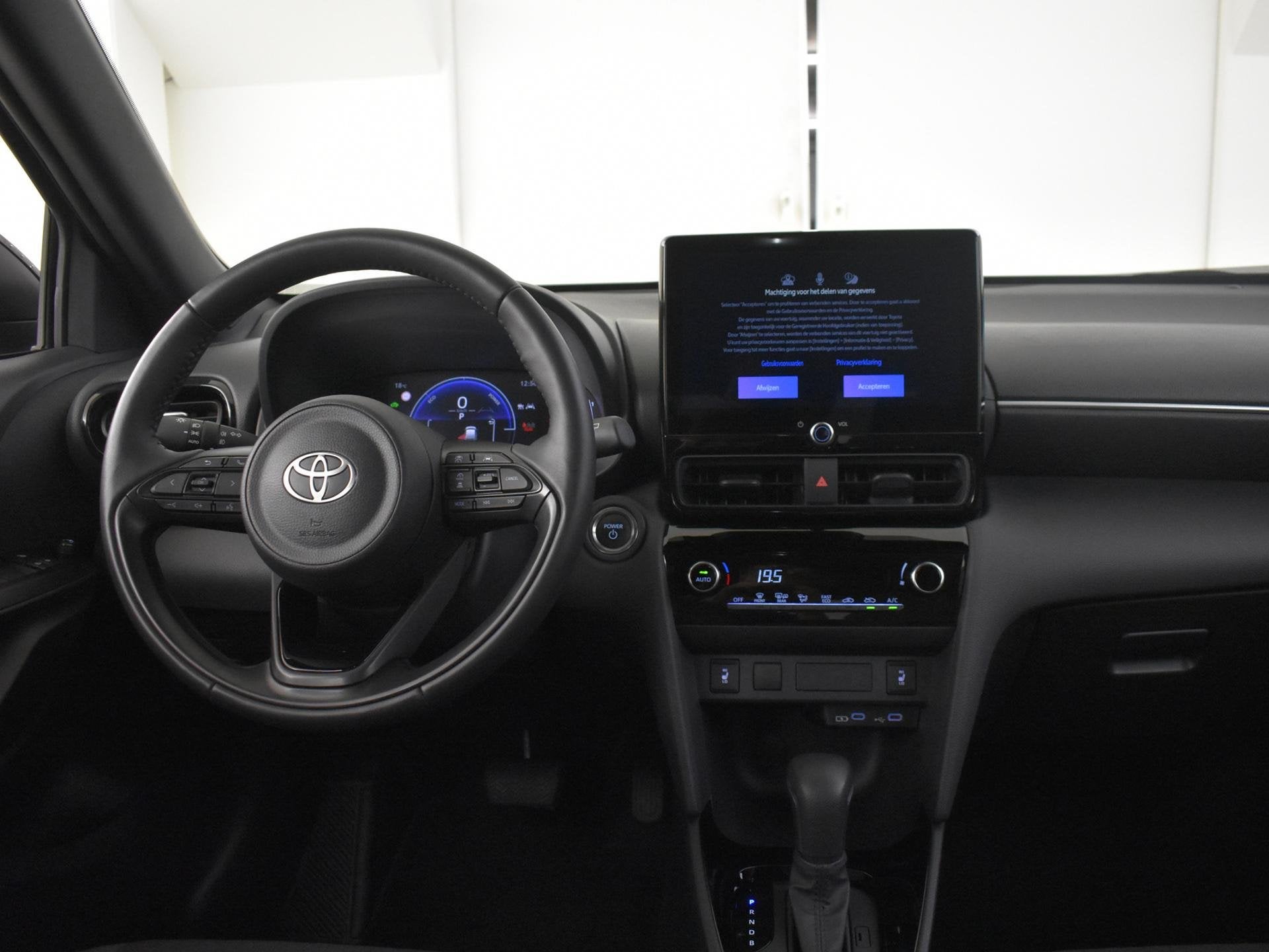 Toyota Yaris Cross 1.5 Hybrid 115 Business Plus, Auto's, 12 maanden, Stof, Gebruikt, 116 pk