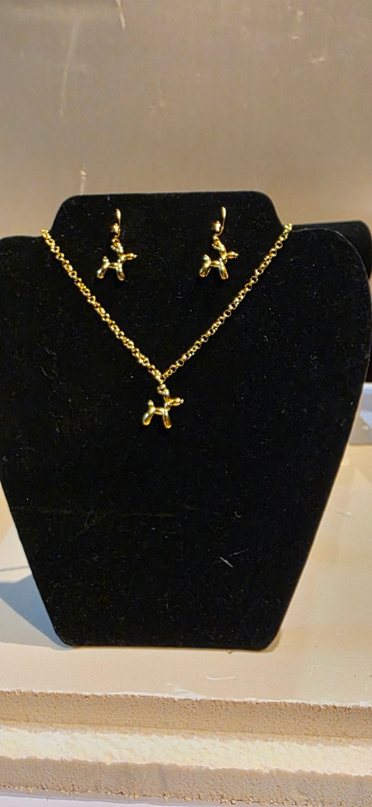 Goudkleurige Ballonhond Sieradenset (Ketting + Oorbellen)Pri, Verzenden, Nieuw, Goud, Overige materialen