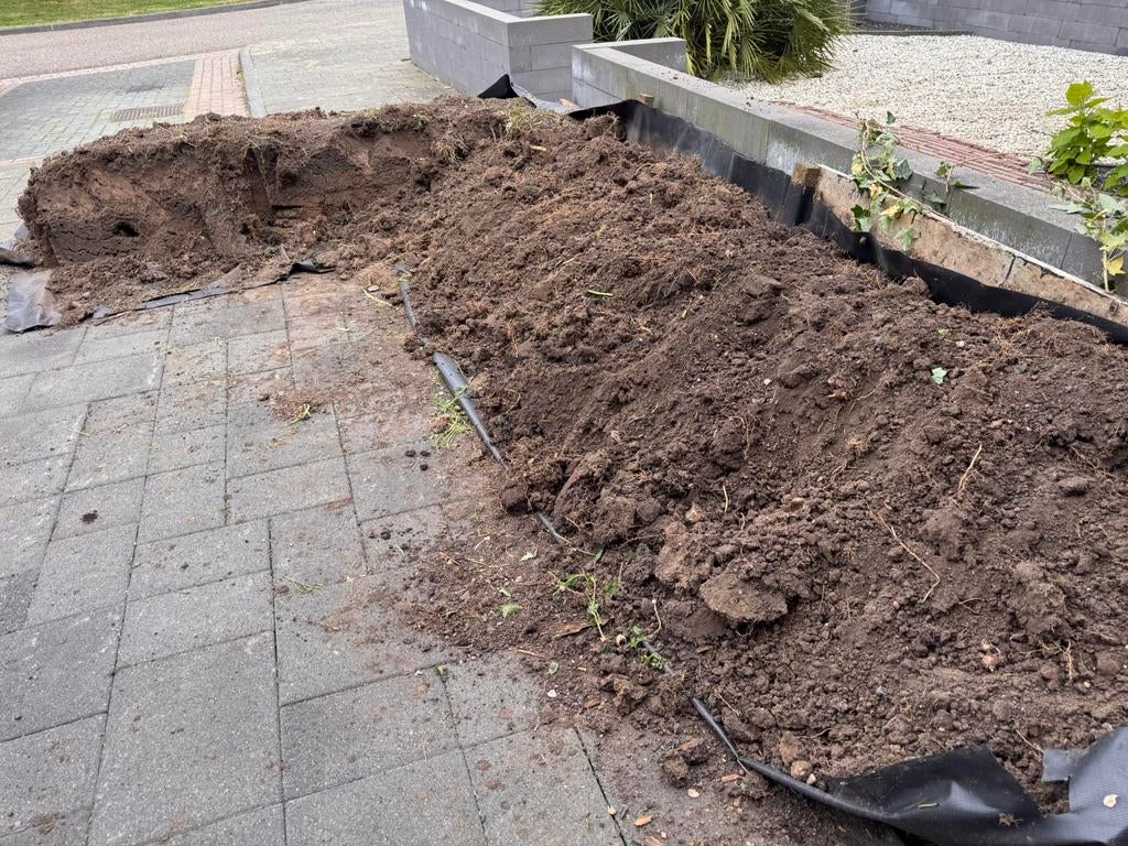 Gratis schone grond ong. 3 kuub, Ophalen, Tuinaarde