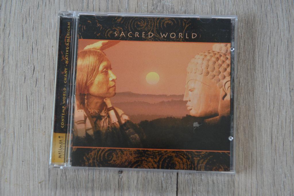 SACRED WORLD oa met Anugama, Karunesh, Golana en Shastro, Verzenden, Zo goed als nieuw