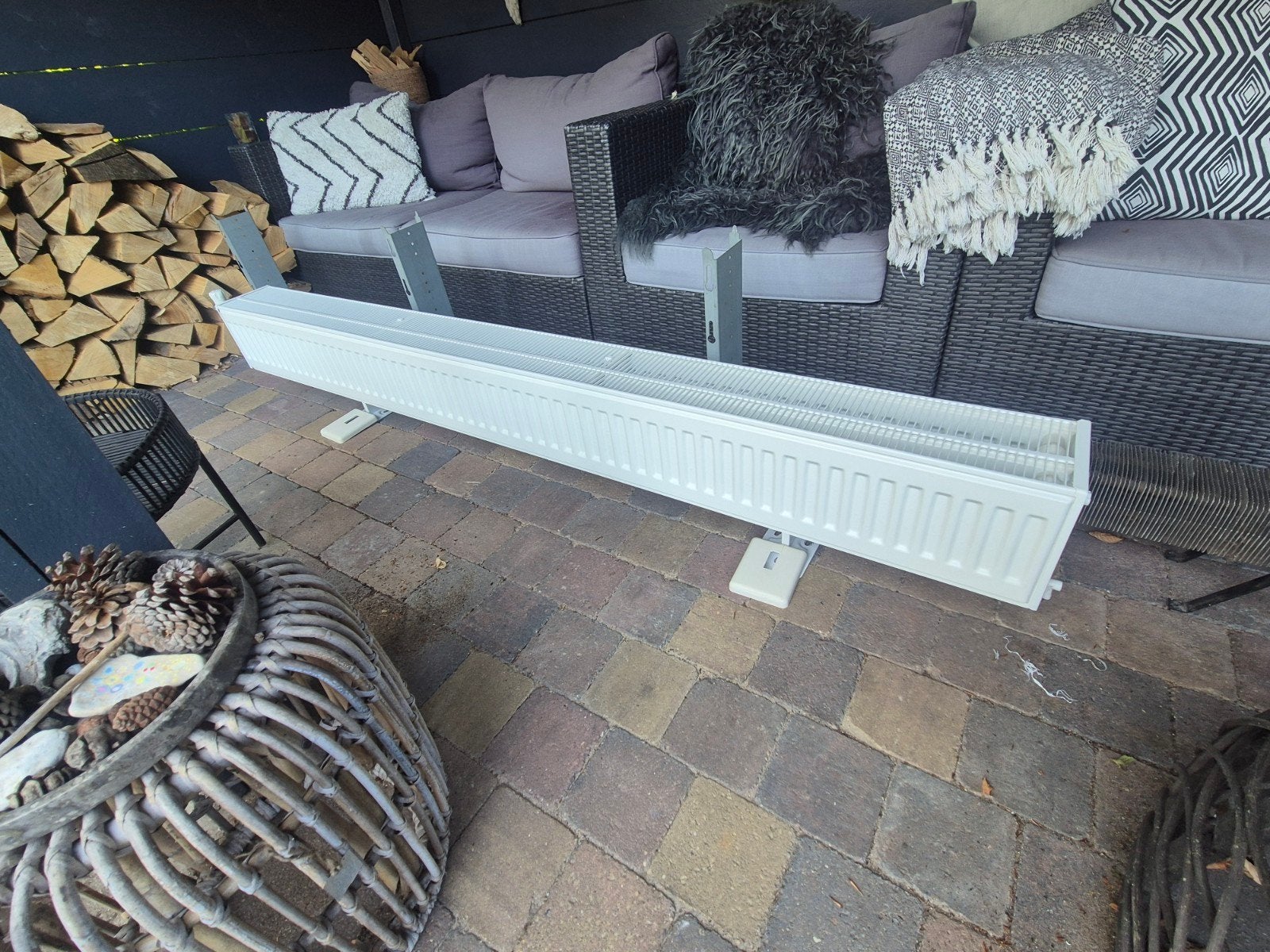 Staande witte radiator met pootjes, Minder dan 30 cm, Radiator, 150 cm of meer, Ophalen of Verzenden