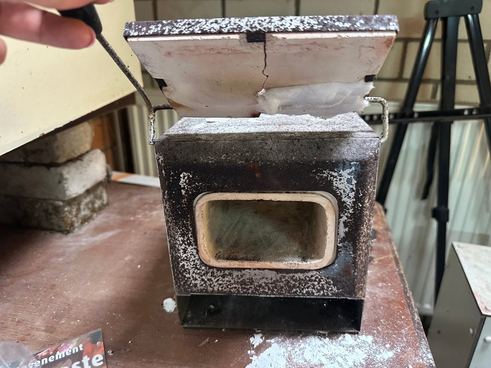 Compacte smeltoven, Ophalen