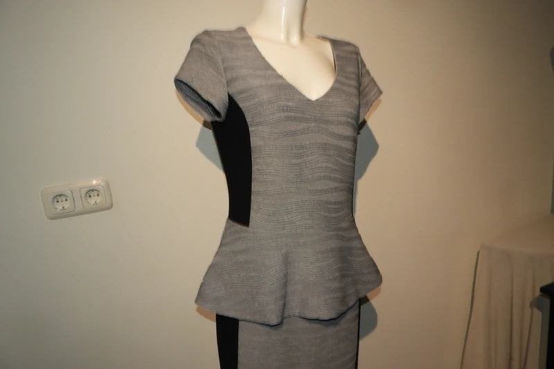 Joseph Ribkoff grijze jurk uitstaand deel bij de taille D40, Kleding | Dames, Jurken, Maat 38/40 (M), Verzenden, Joseph Ribkoff