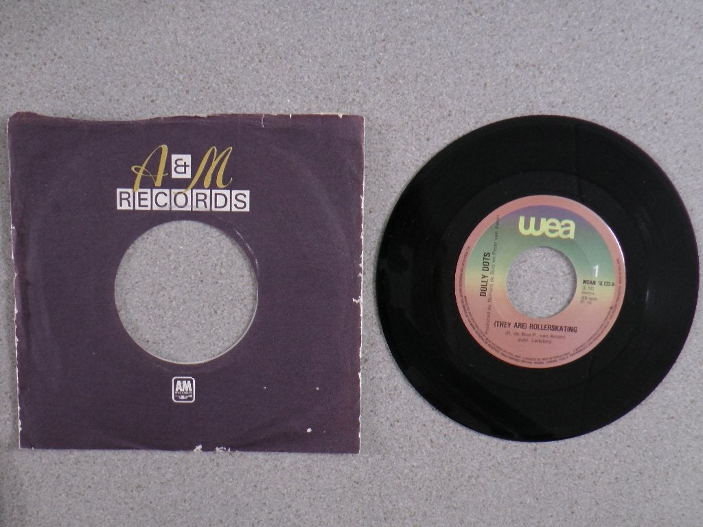Dolly Dots - Rollerskating VINYL SINGLE, Ophalen of Verzenden, Gebruikt, 7 inch, Pop
