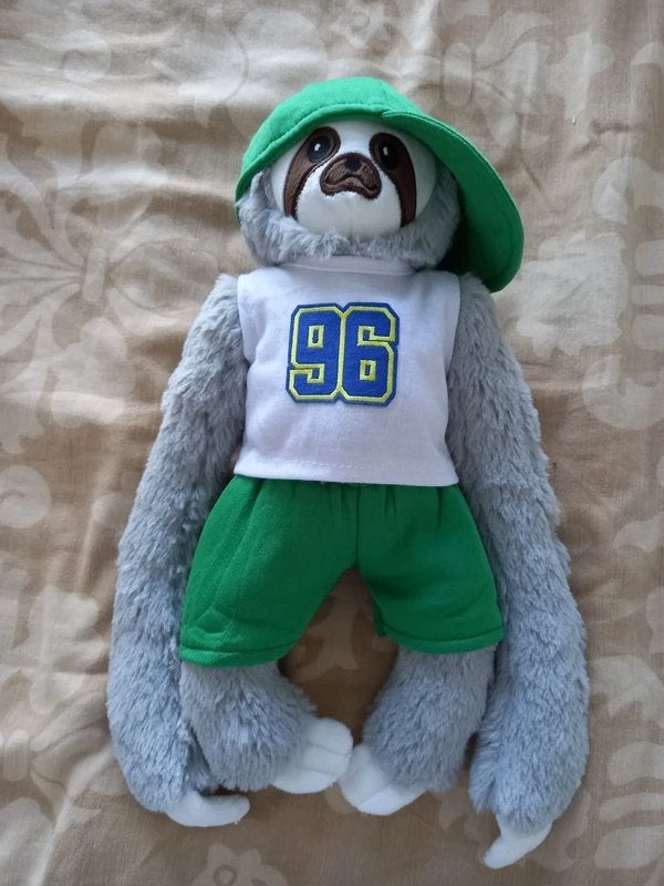 Leuke luiaard knuffel met een sport outfit, Kinderen en Baby's, Ophalen of Verzenden, Zo goed als nieuw, Beer