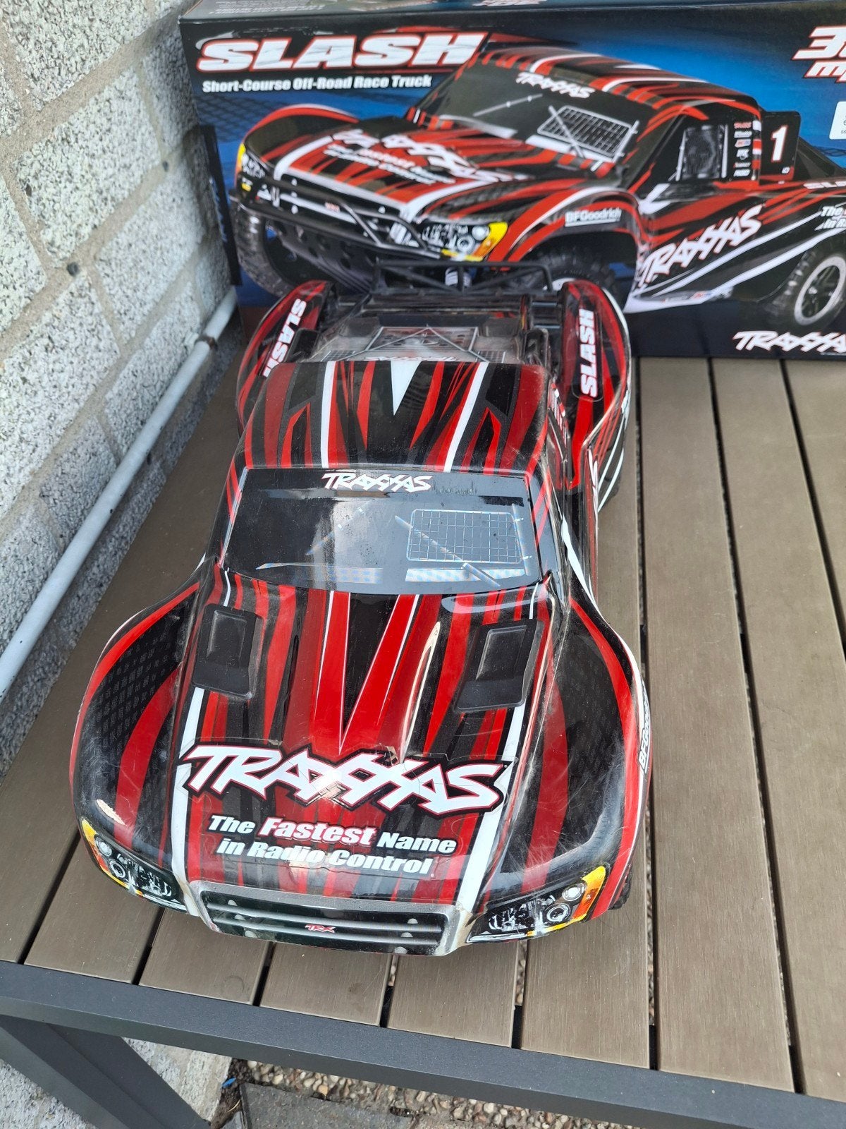 Traxxas Slash 2WD HD Brushed Rood RC Auto met Extra's, Hobby en Vrije tijd, Elektro, Gebruikt, Auto offroad, Ophalen of Verzenden