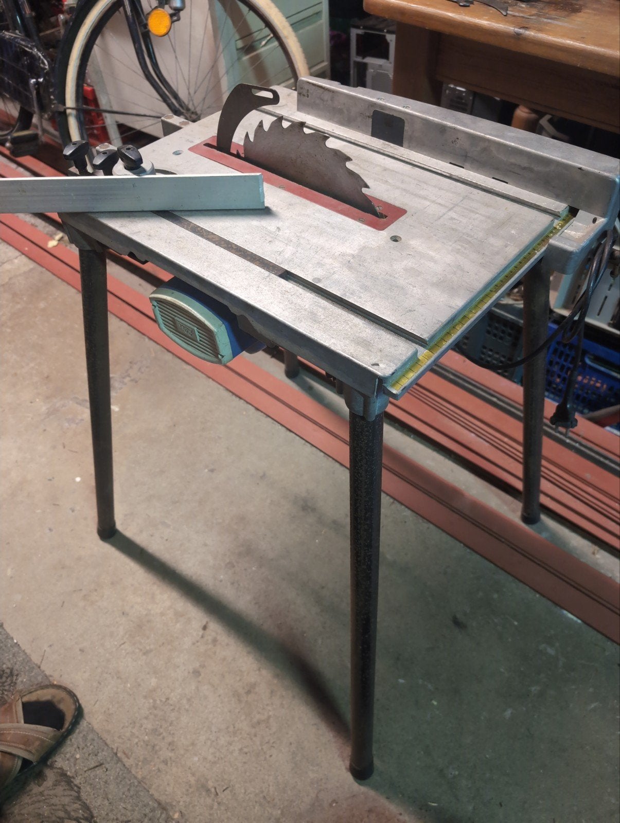 Elu handcirkelzaag 1600W met tafel, Doe-het-zelf en Verbouw, Gereedschap | Zaagmachines, Ophalen, Gebruikt, Cirkelzaag, 70 mm of meer