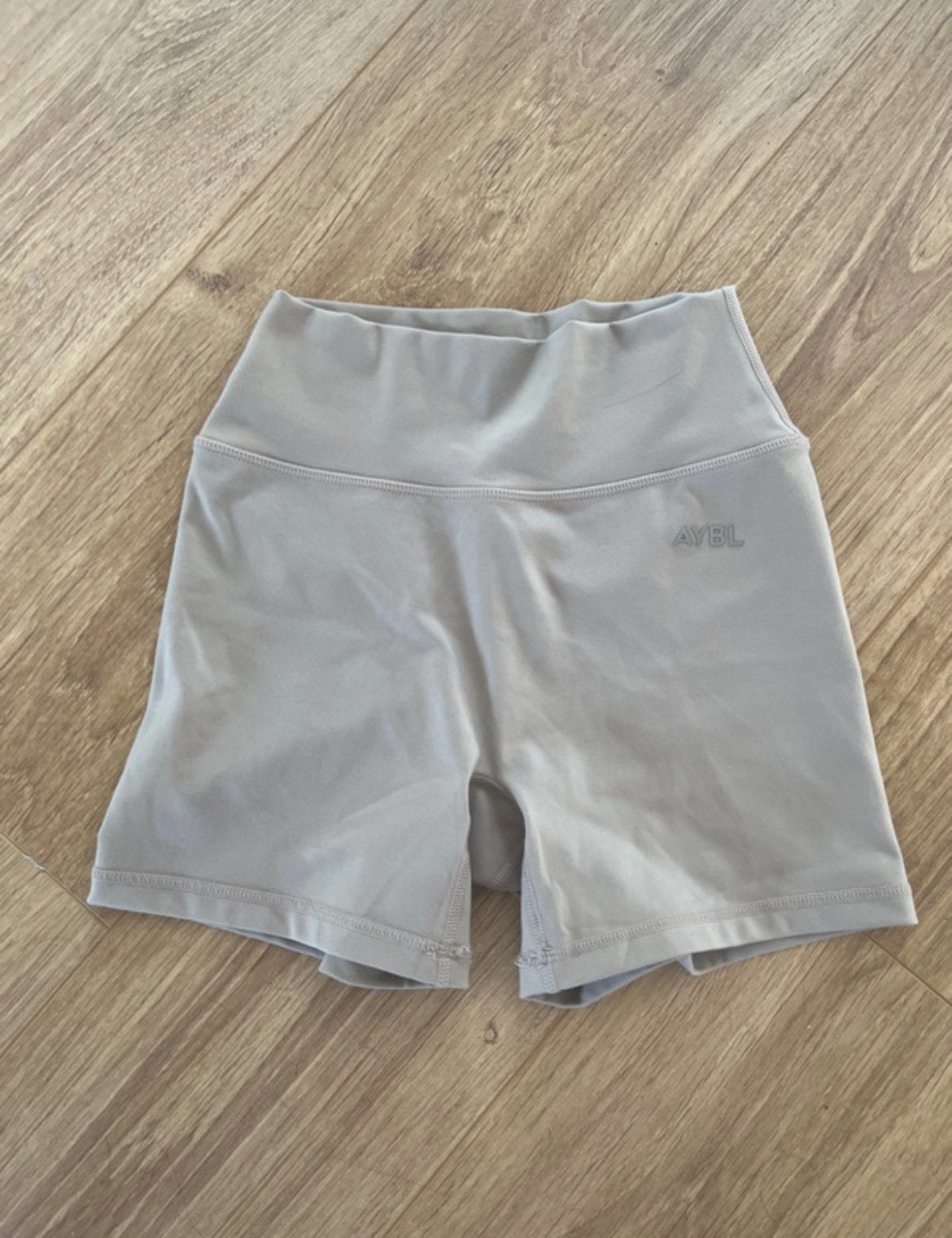 AYBL sportshort - Zo goed als nieuw, Verzenden, Beige, Maat 36 (S), Fitness of Aerobics