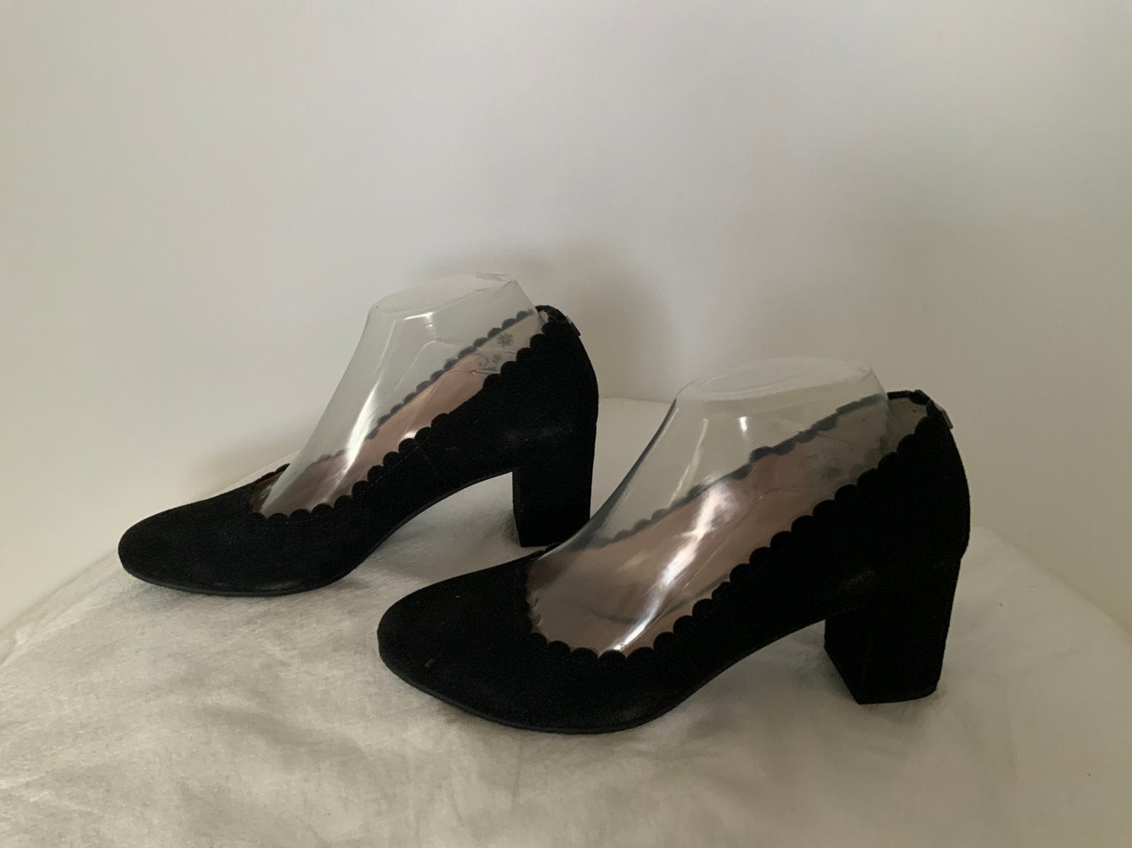 Floris van Bommel 39 zwarte suede pumps, Pumps, Zwart, Ophalen of Verzenden, Zo goed als nieuw
