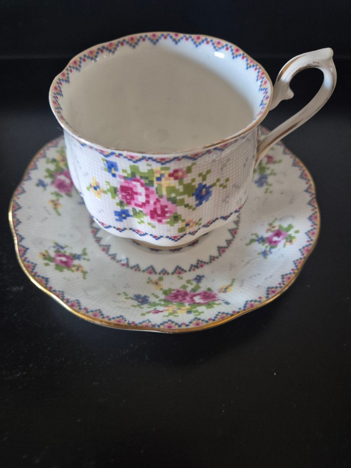 Petit point china porselein, Ophalen of Verzenden, Zo goed als nieuw, Porselein, Kop en/of schotel