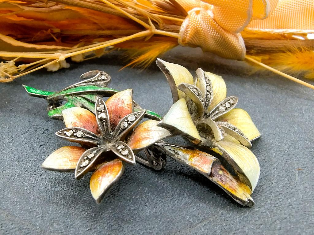Art nouveau bloembroche, zilver met emaille en markasieten., 4 tot 7 cm, Gebruikt, Info@zilverwebsite.nl, Verzenden