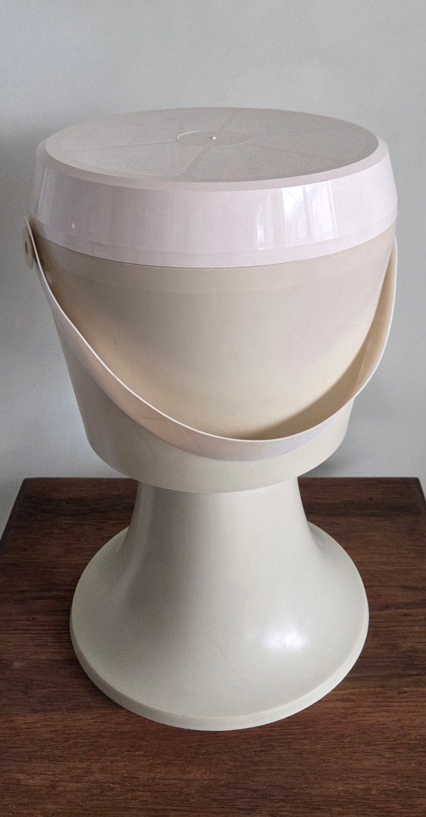 Vintage Space age MCM naaimand, utensilo op een tulp voet, Ophalen