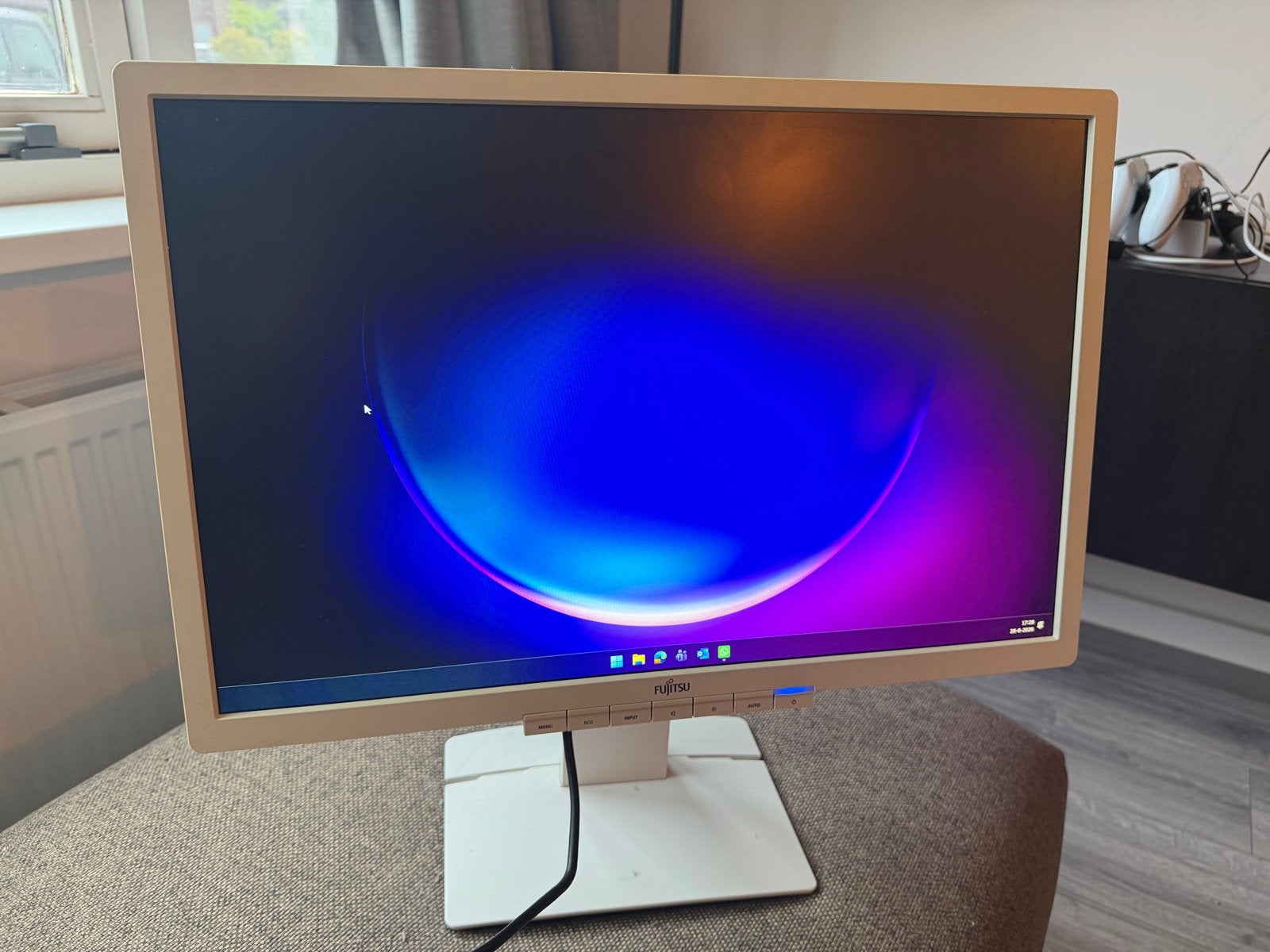 Fujitsu B22W-6 LED monitor - 22 inch, verstelbaar, Ophalen, Gebruikt, In hoogte verstelbaar, Full HD