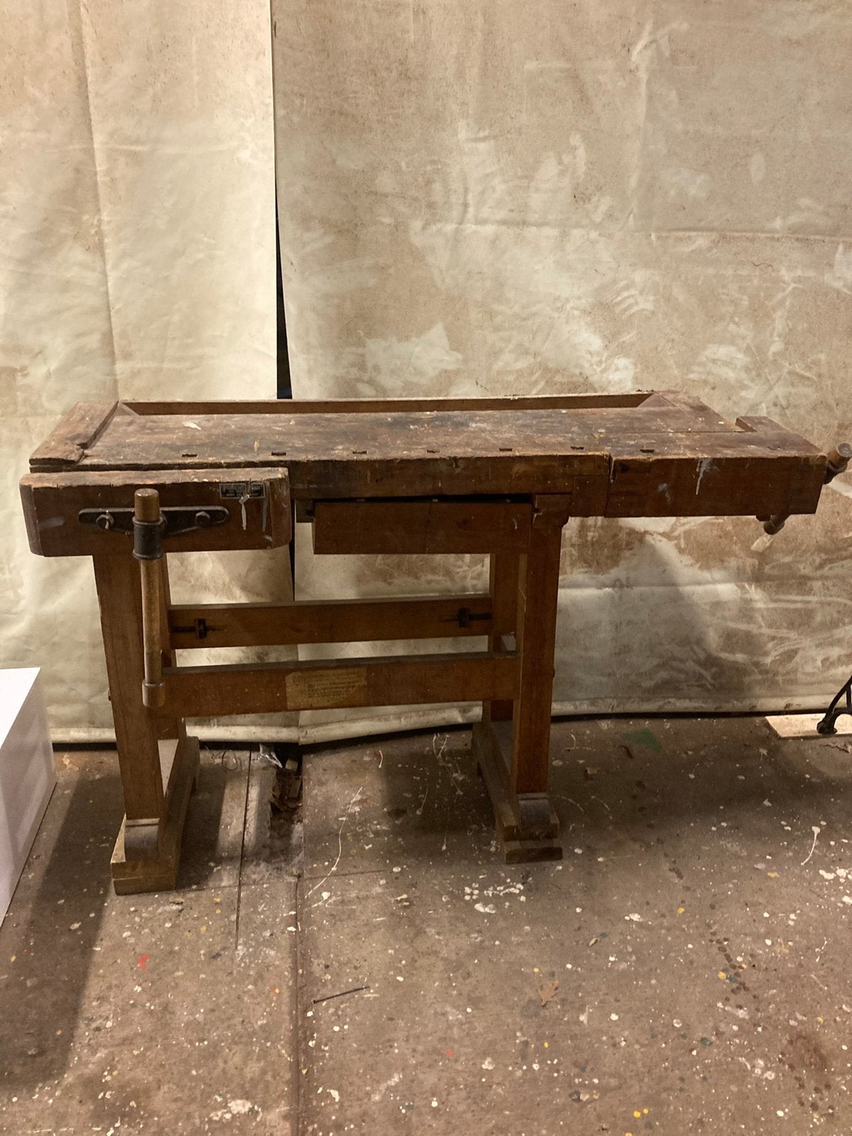 Oude houten werkbank Nooit gedacht, Doe-het-zelf en Verbouw, Werkbanken, Ophalen, Gebruikt, 120 tot 170 cm, Bankschroef
