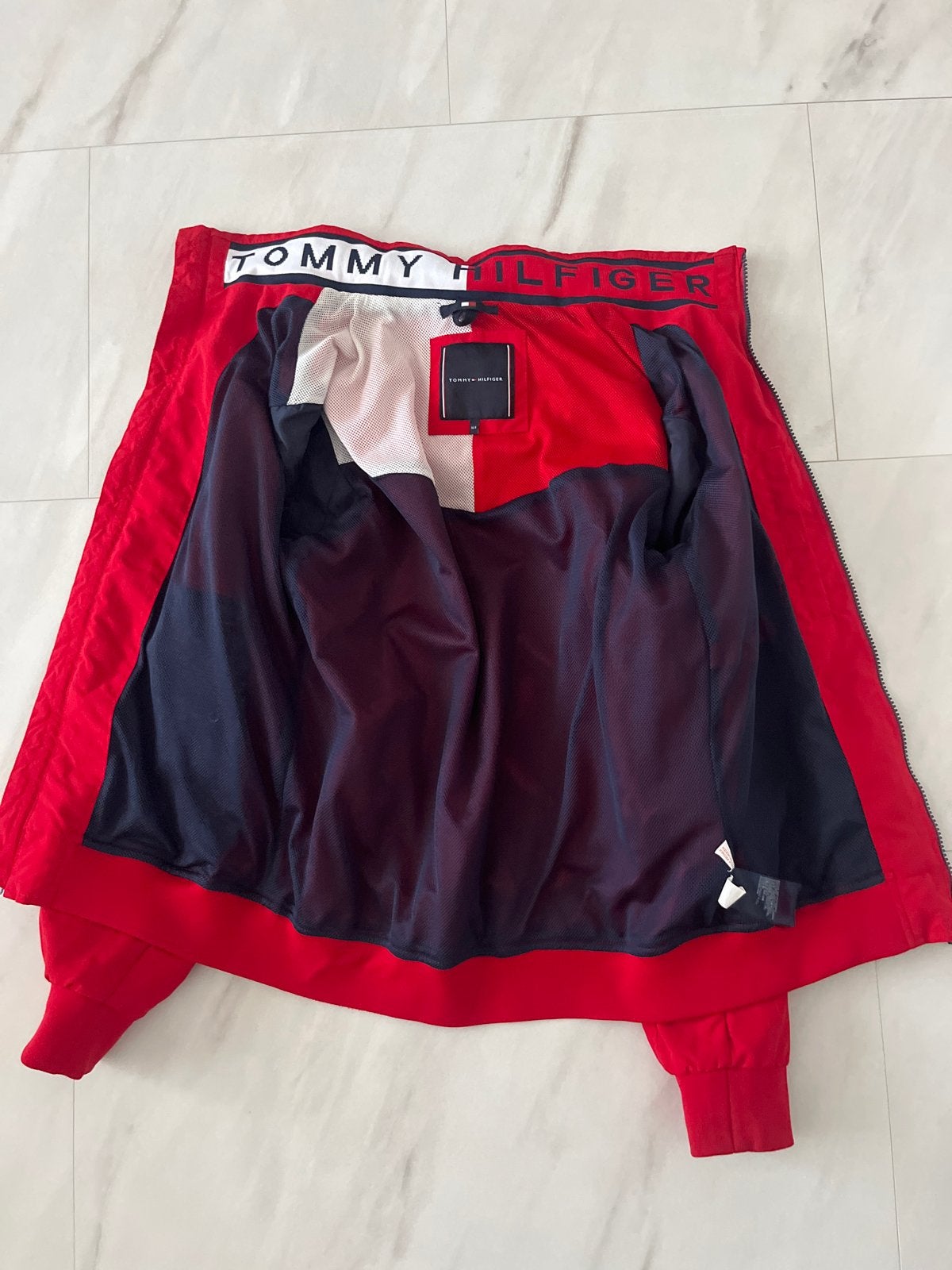 Tommy Hilfiger Jas Rood Maat 164, Ophalen, Zo goed als nieuw, Jongen of Meisje, Jas