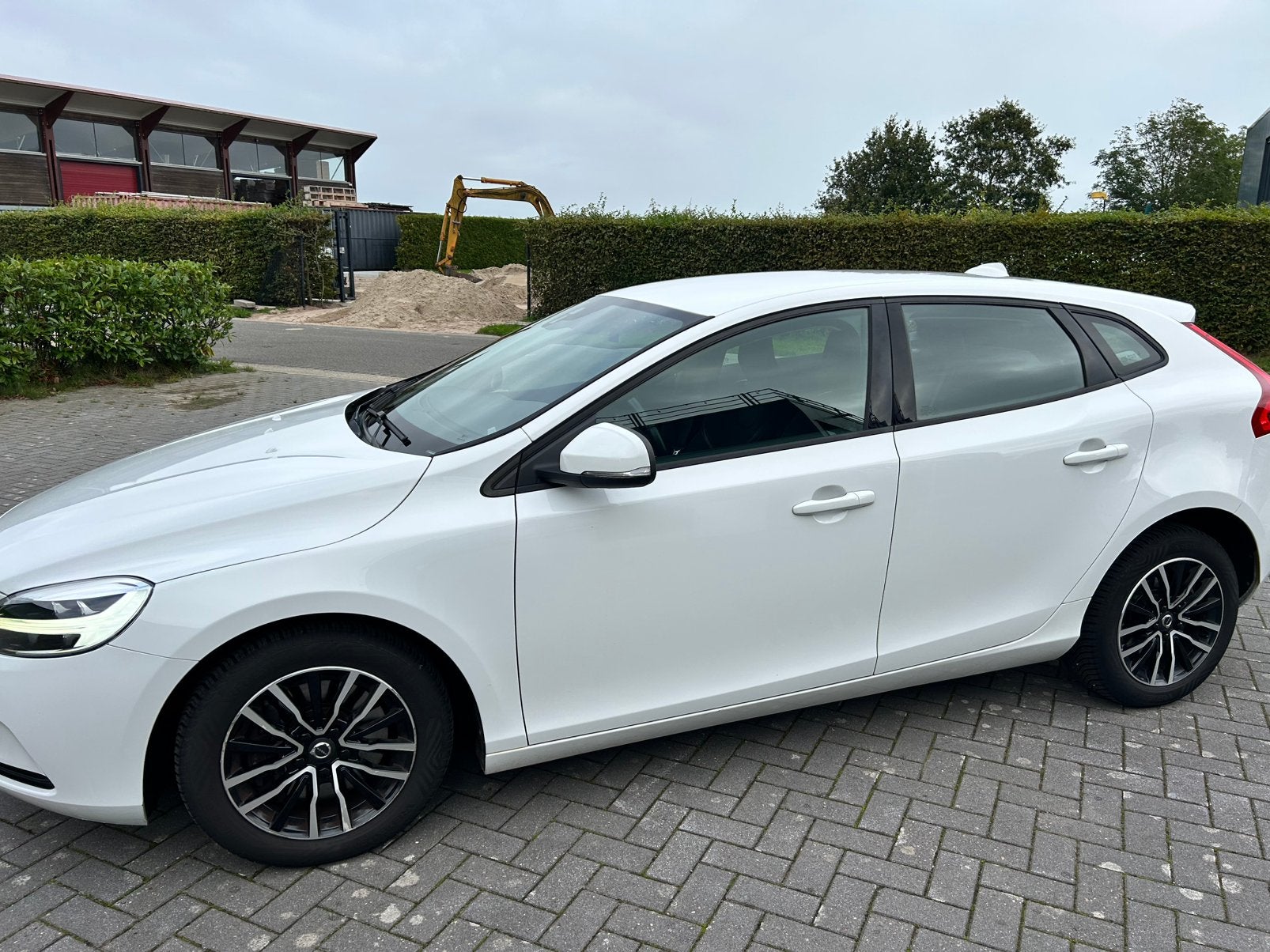 Volvo V40 1.5 T2 122PK Geartronic 2018 Wit, Auto's, 1498 cc, 700 kg, Leder en Stof, Bedrijf