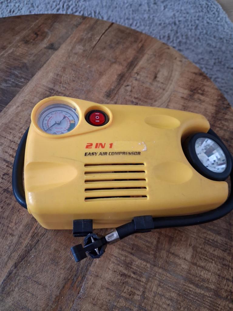 2-in-1 Easy Air Compressor met lamp, Ophalen of Verzenden, Gebruikt