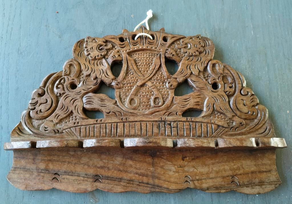 Oud houten lepelrek met wapenschild en leeuwen, Ophalen of Verzenden