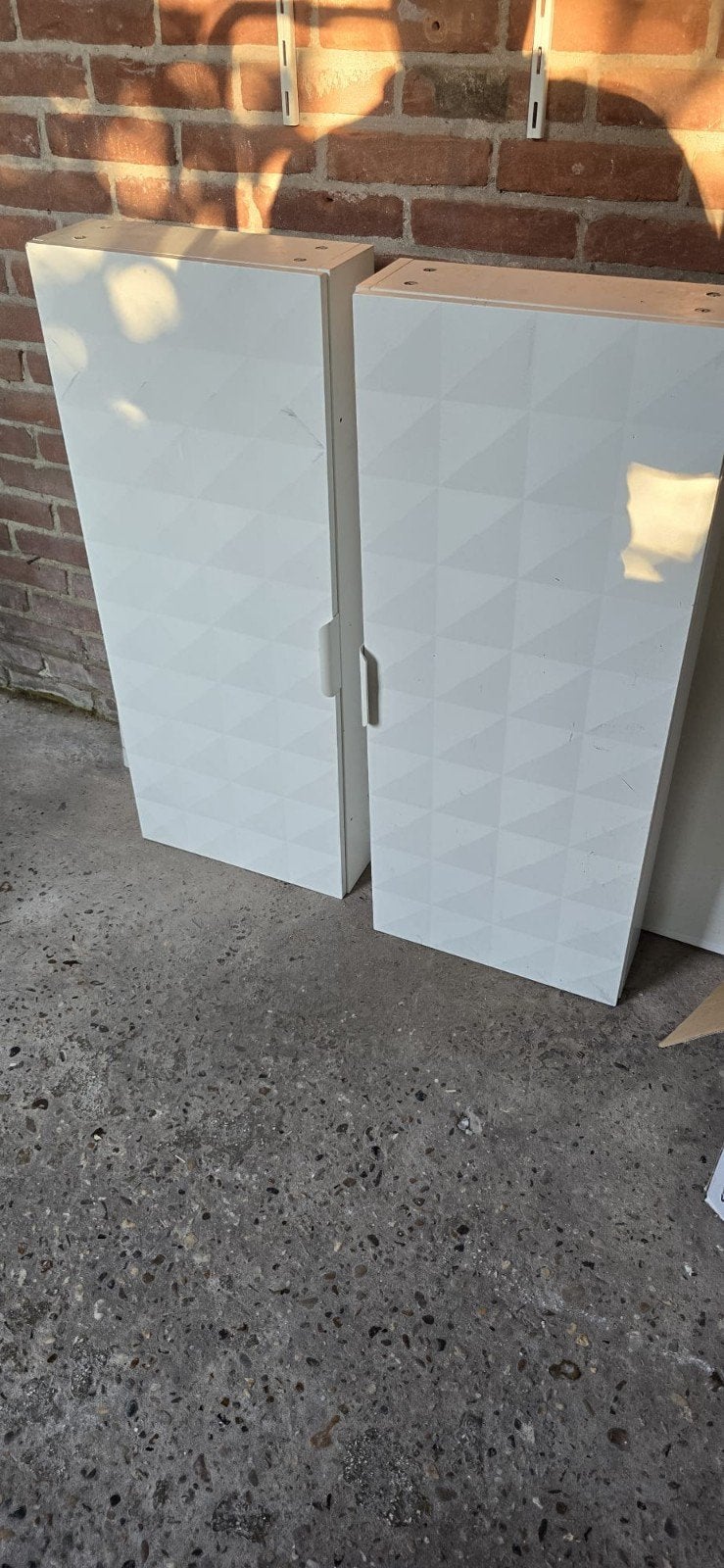 Witte wandkasten met glazen planken (set van 2), Ophalen of Verzenden, Zo goed als nieuw