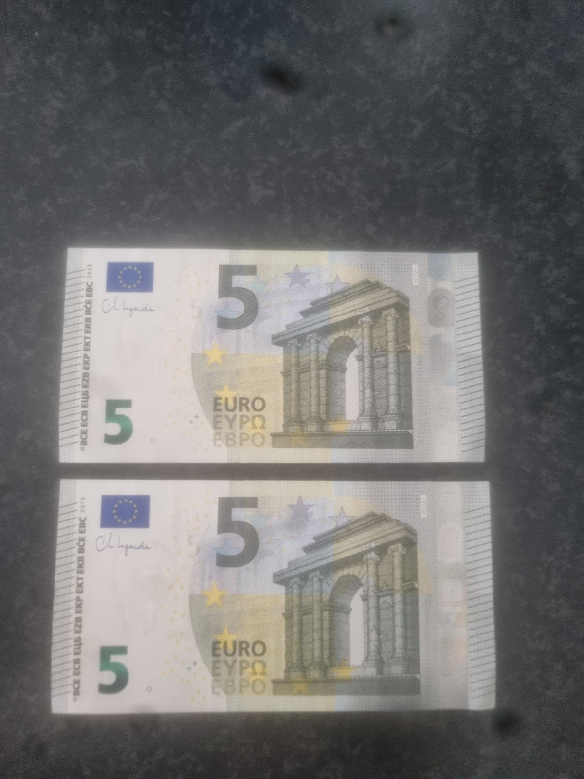 2 nieuwe 5 euro biljet zie volgorde nr, Postzegels en Munten, Bankbiljetten | Europa | Eurobiljetten, Verzenden, Overige landen