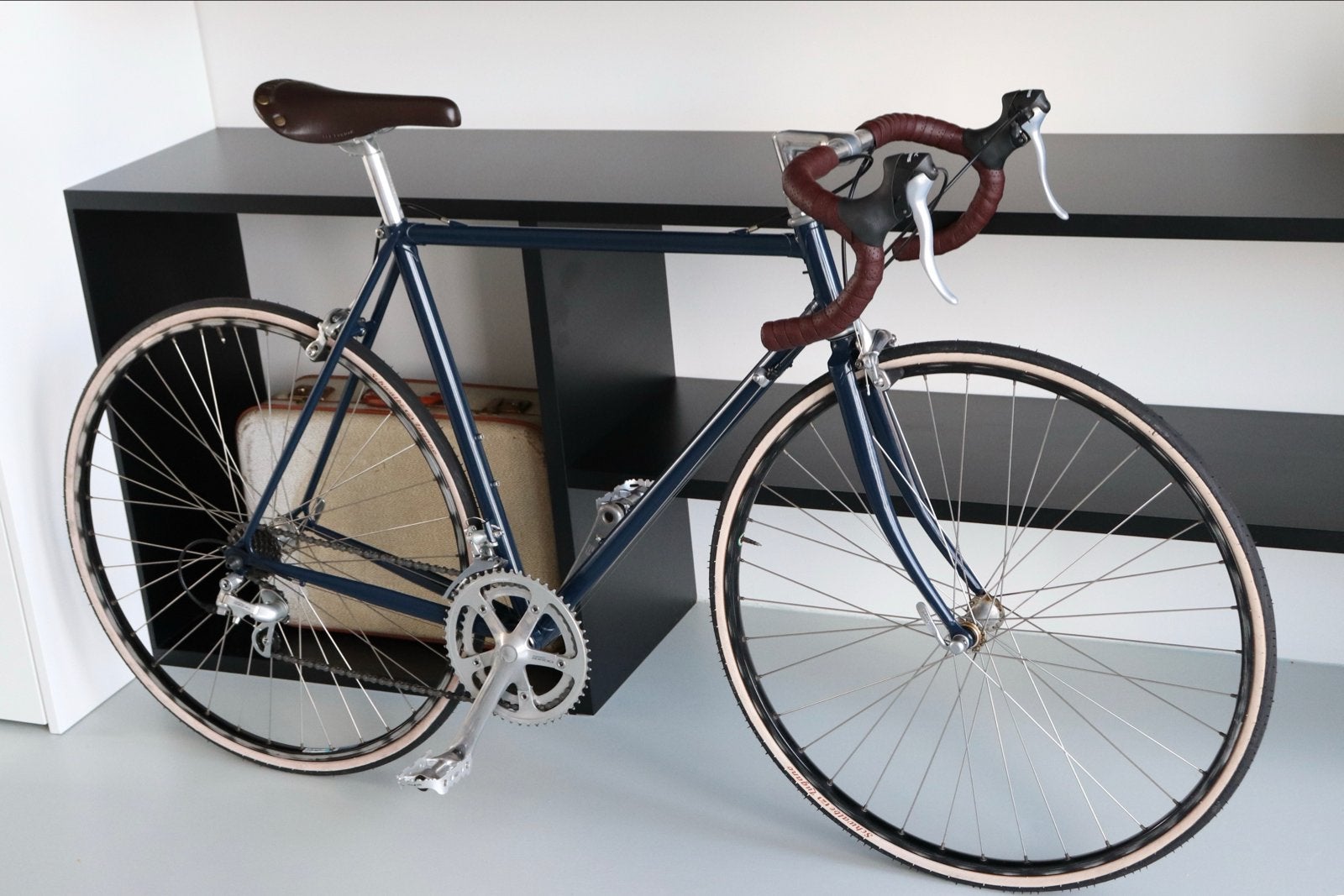 Vintage racefiets - Donkerblauw met bruin lederen accenten, 28 inch, Zo goed als nieuw, 53 tot 57 cm, Ophalen