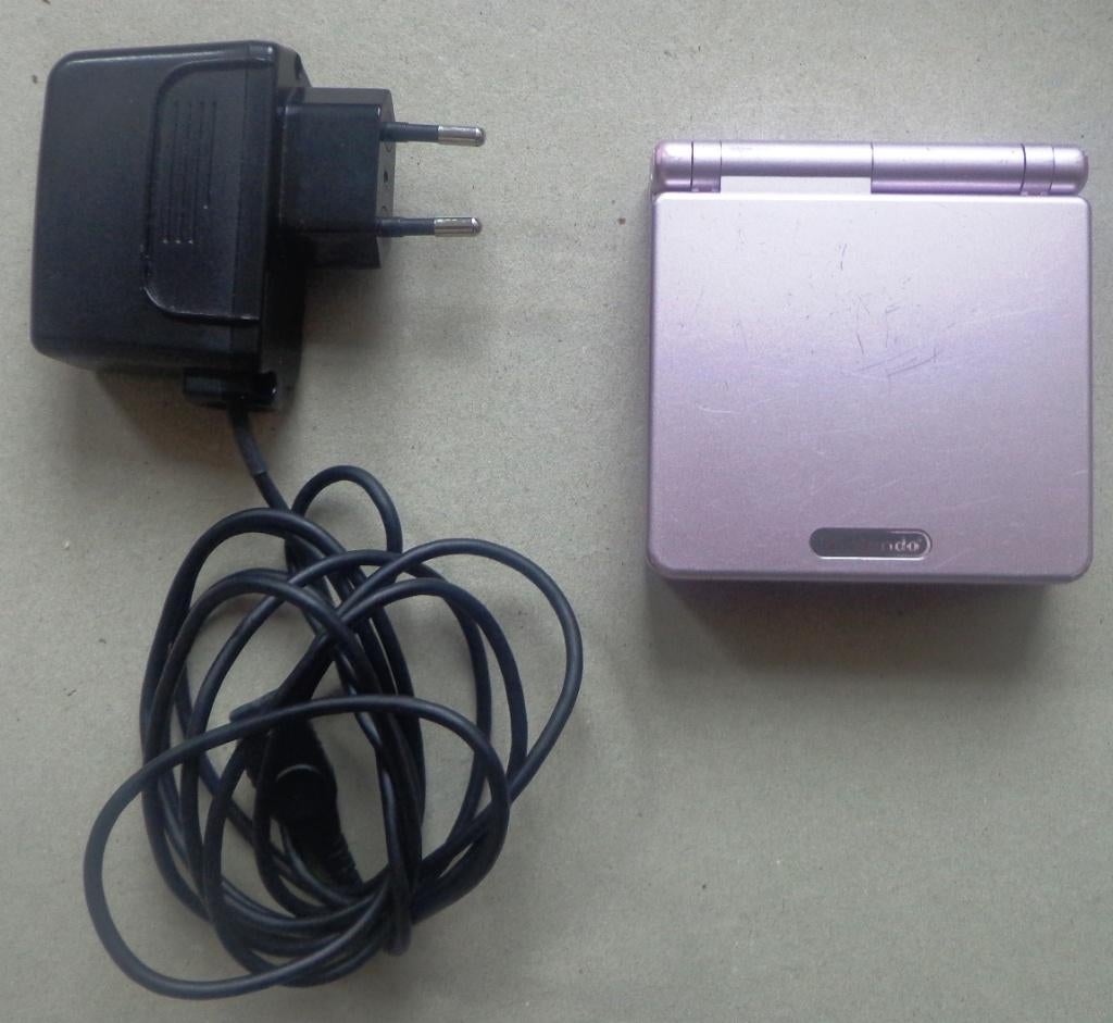 Gameboy Advance SP Rose AGS-001 + originele oplader, Spelcomputers en Games, Gebruikt, Overige genres, 1 speler, Ophalen of Verzenden