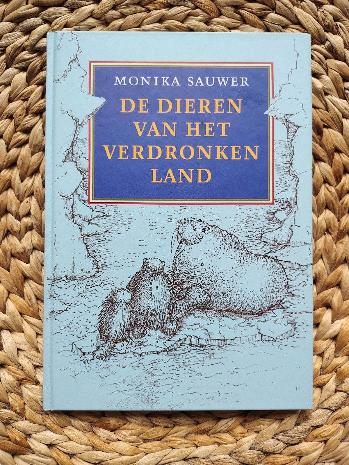 Monika Sauwer - De dieren van het verdronken land, Ophalen of Verzenden, Zo goed als nieuw