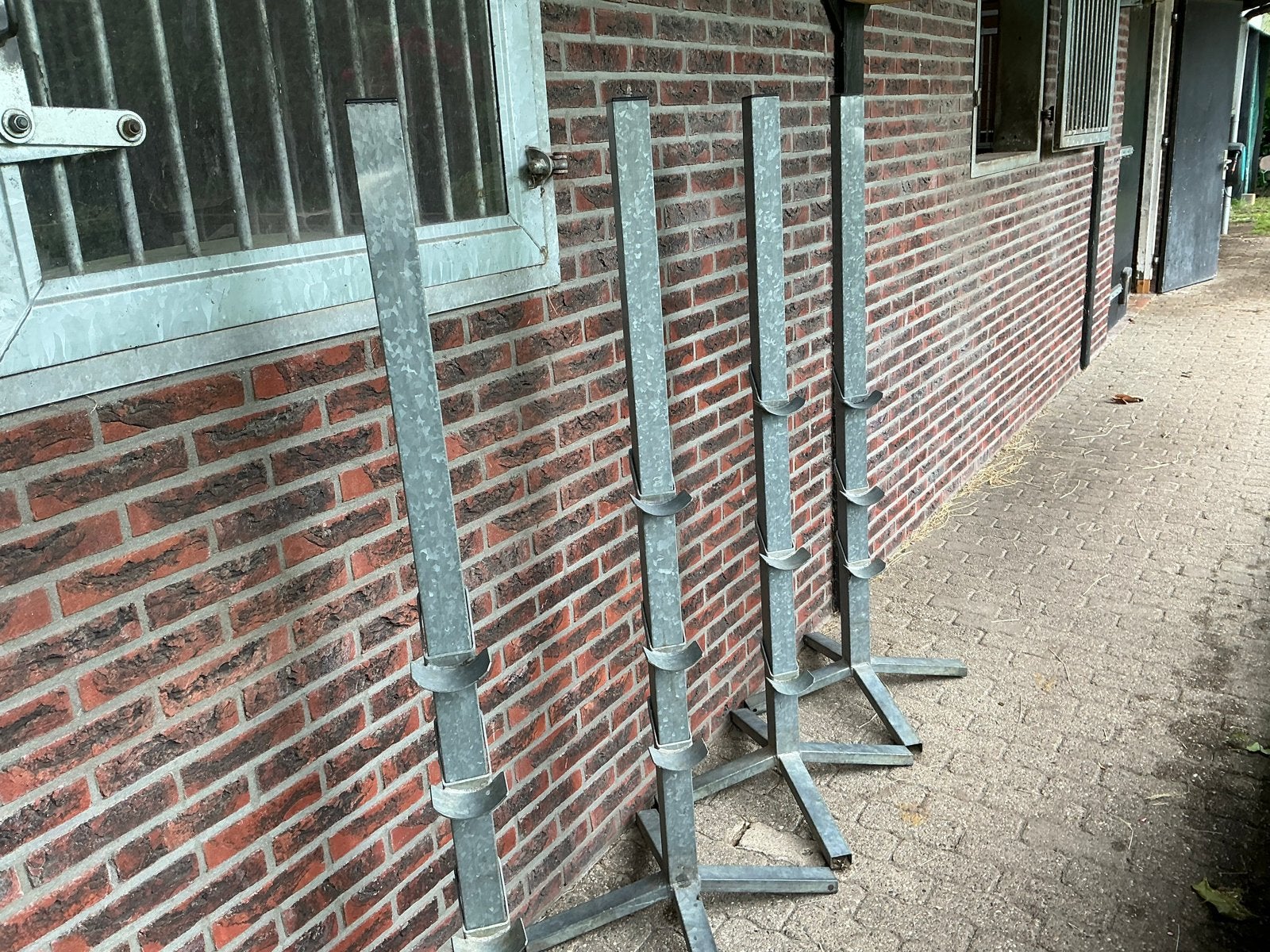 Te koop 4 staanders, incl 3 lepels per staander, Dieren en Toebehoren, Paarden en Pony's | Overige Paardenspullen, Ophalen, Zo goed als nieuw