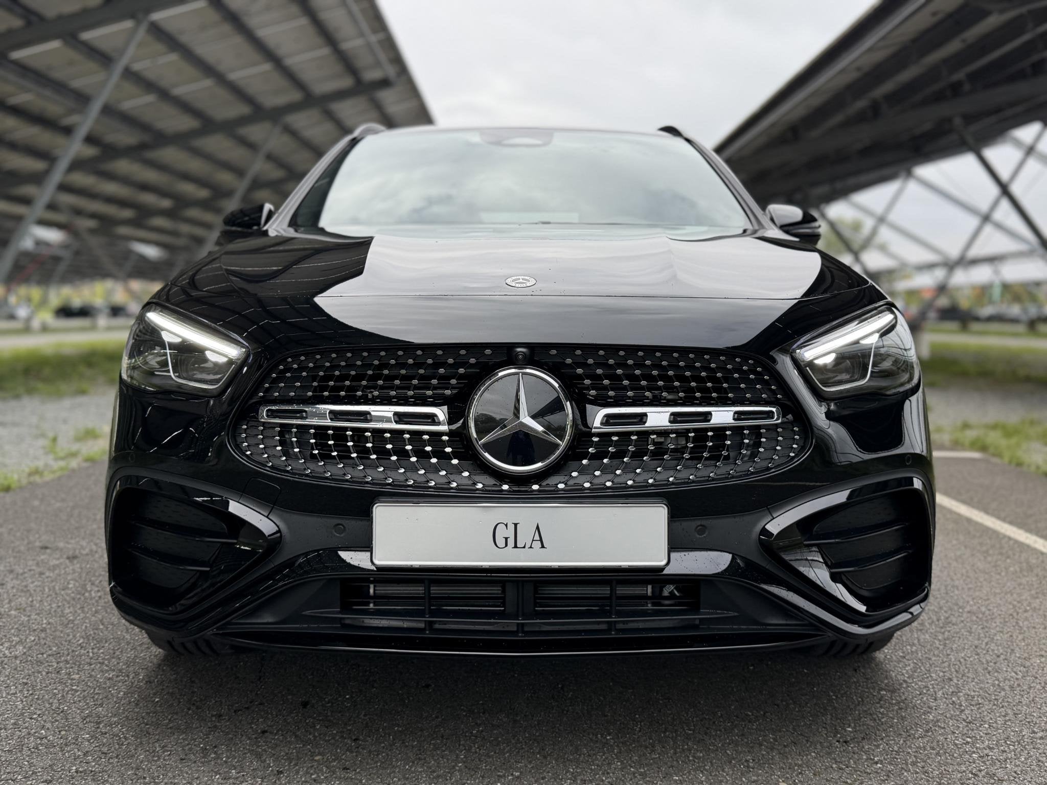 Mercedes-Benz GLA-klasse 250 e 140 Years Edition | AMG line, Auto's, 4 cilinders, 16 kWh, Zwart, Nieuw