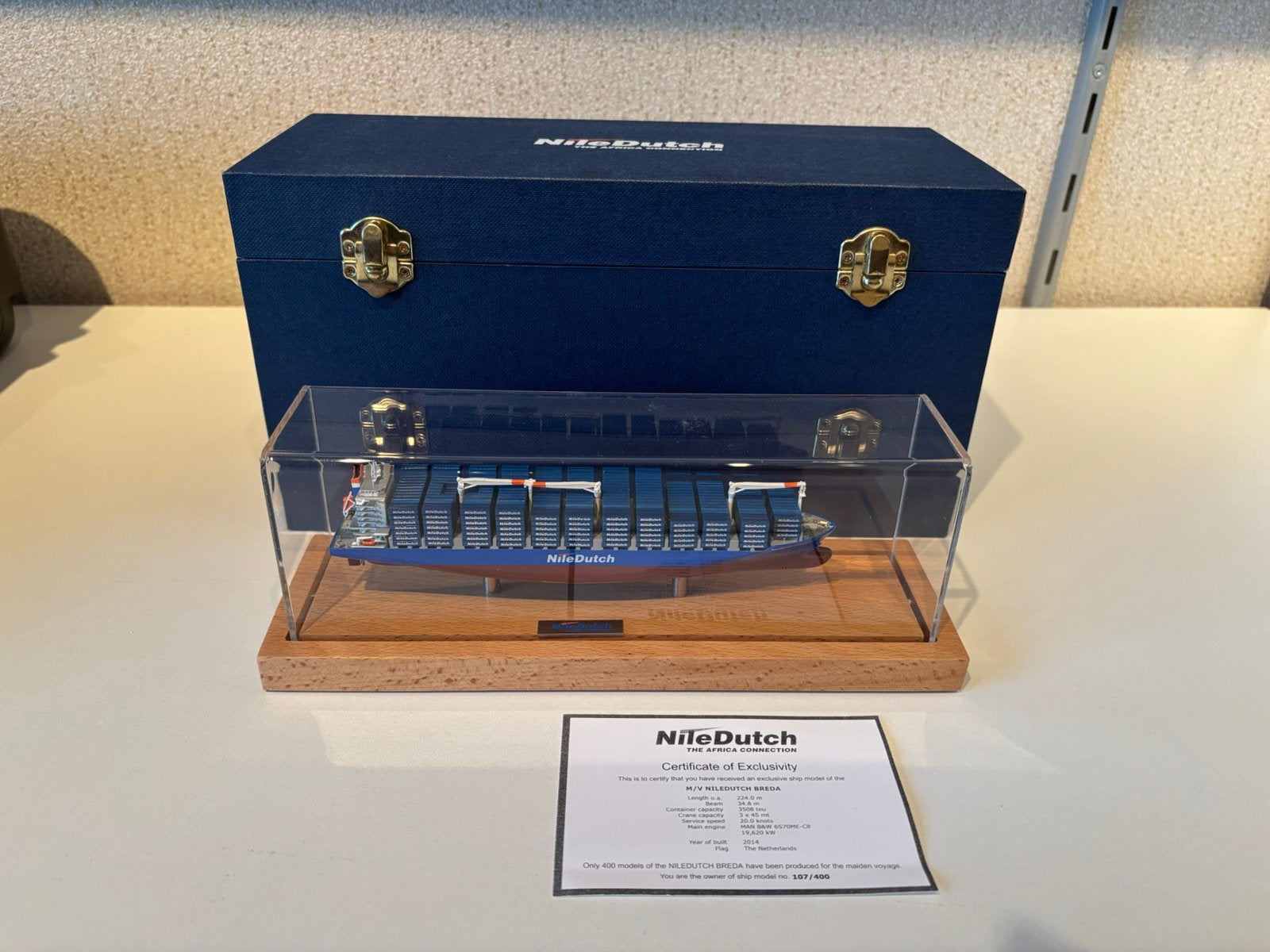 Schaalmodel schip in kistje met certificaat, Hobby en Vrije tijd, Ophalen