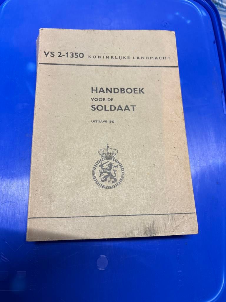Handboek voor de Soldaat - Koninklijke Landmacht 1983, Ophalen of Verzenden, Gelezen