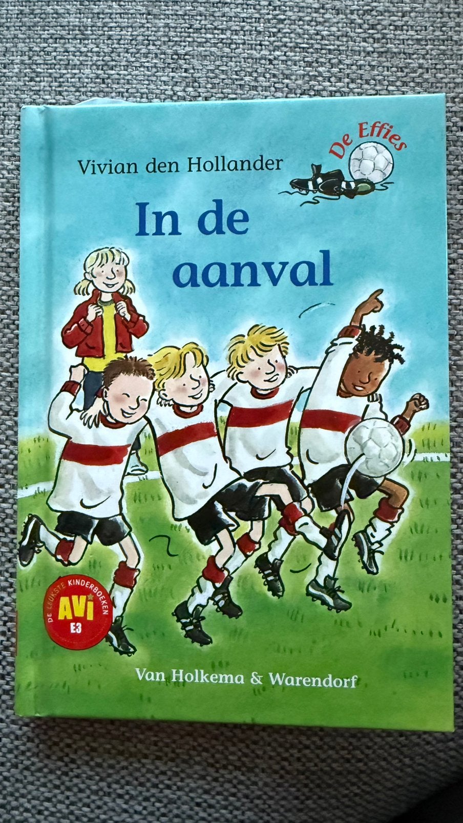 Vivian den Hollander - In de aanval, Fictie algemeen, Vivian den Hollander, Ophalen of Verzenden, Zo goed als nieuw
