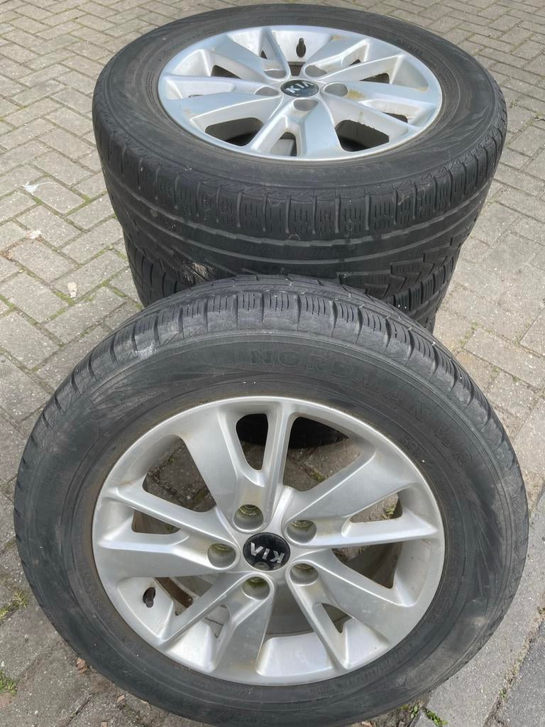 Kia 16 inch velgen met All Season banden 205/65R16, Gebruikt, 16 inch, Banden en Velgen, All Season