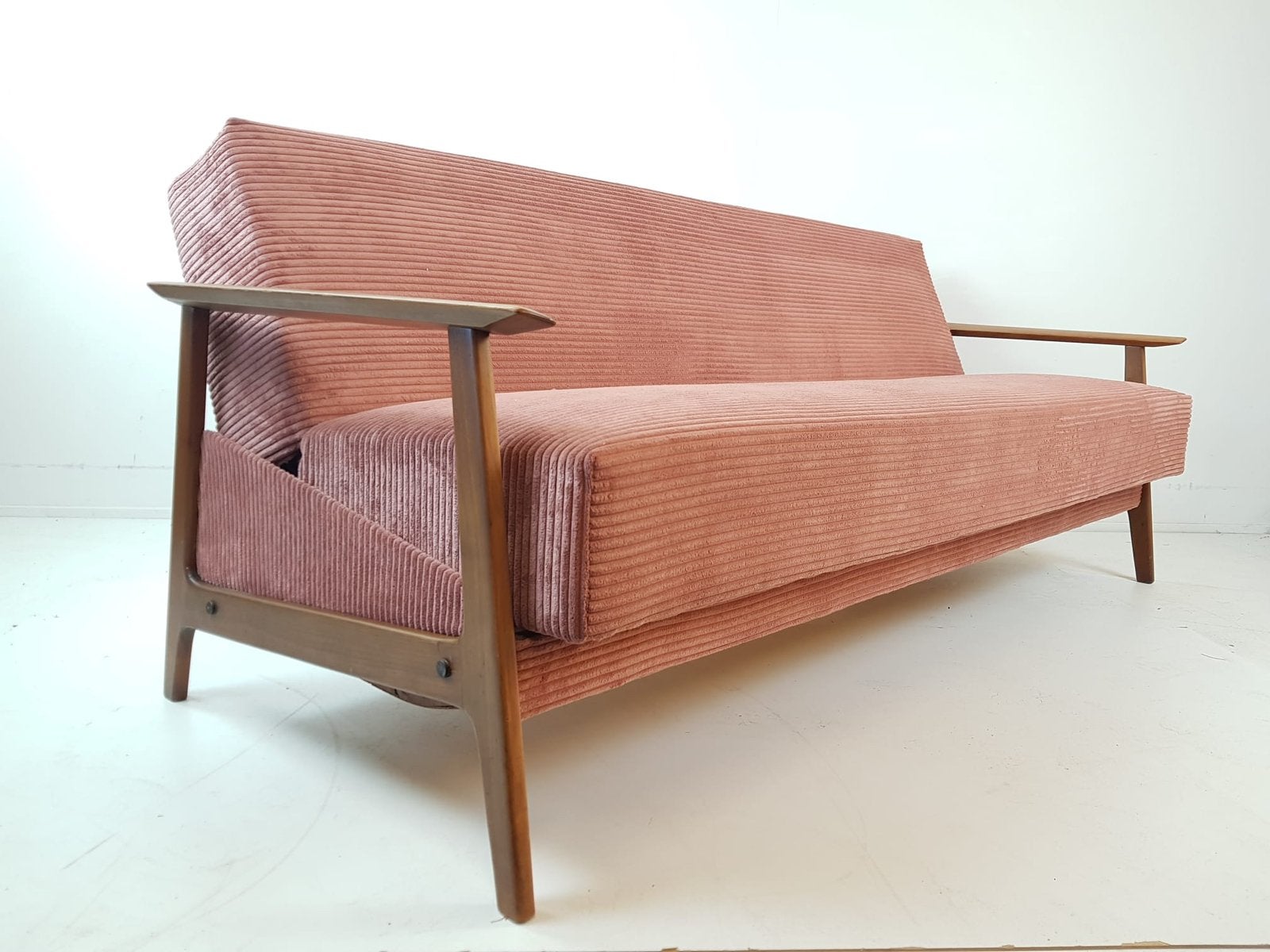 Vintage roze slaapbank | teakhout roze rib bank, Ophalen of Verzenden, Zo goed als nieuw