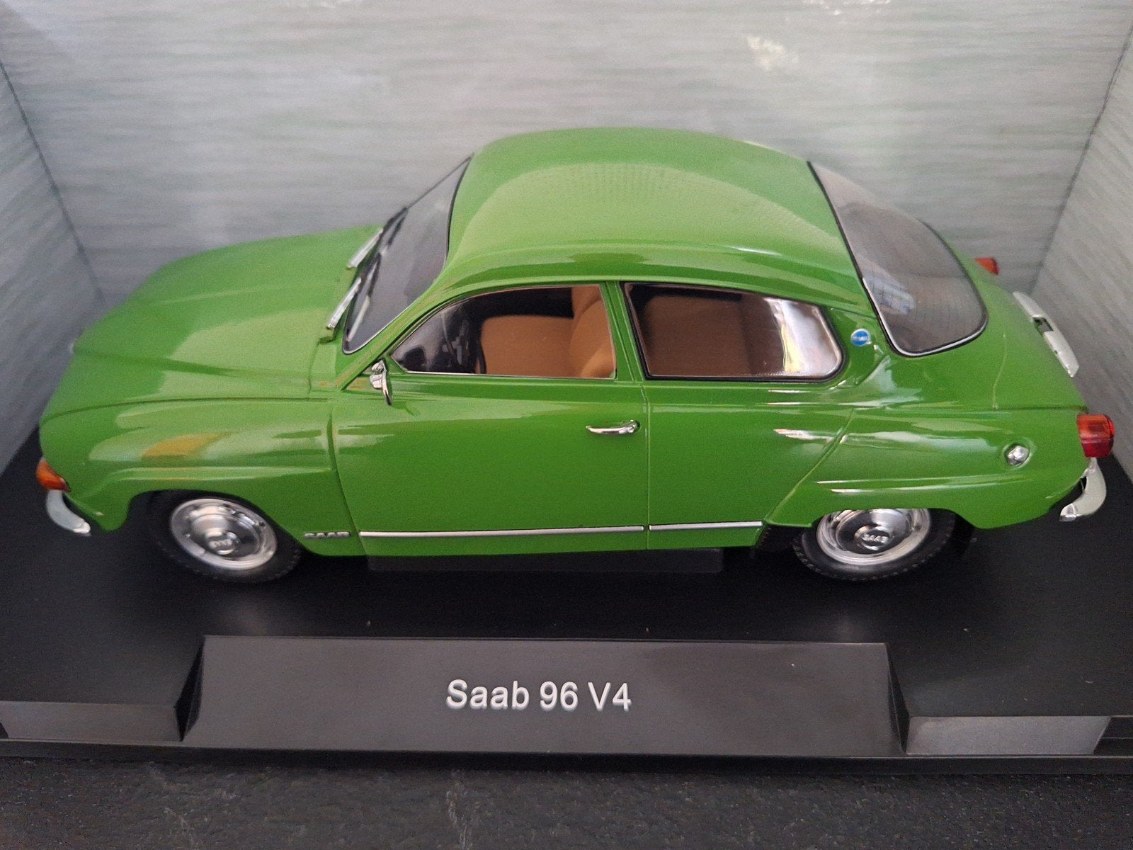 Saab 96 V4 Schaal 1:18, Overige merken, MCG, Nieuw, Ophalen of Verzenden