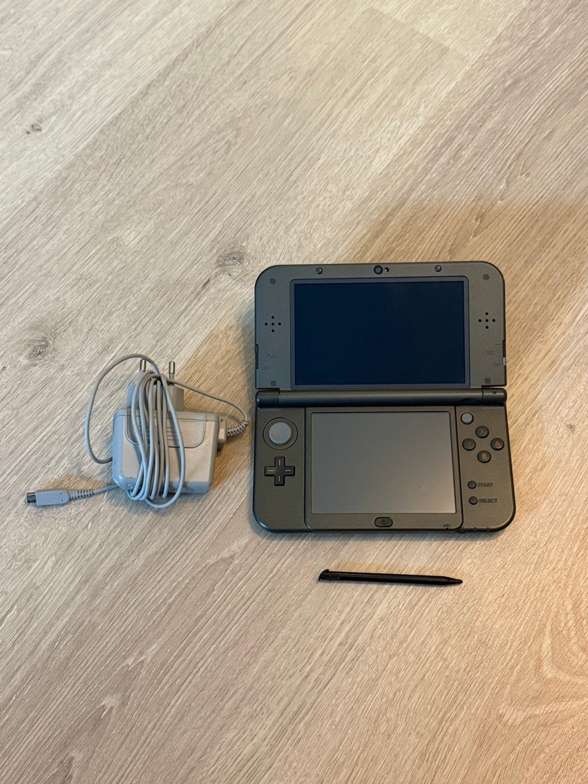 New 3DS XL - mooie staat, Spelcomputers en Games, Ophalen of Verzenden, Zo goed als nieuw, Zwart, 3DS XL