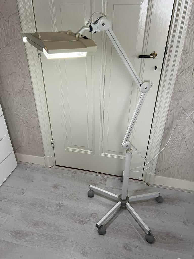 Loeplamp op wieltjes, Hobby en Vrije tijd, Ophalen, Gebruikt, Loeplamp