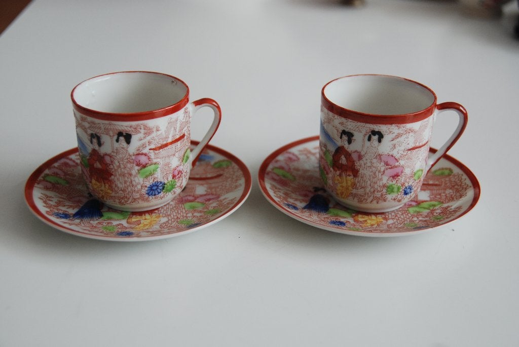 Twee antieke Japanse kopjes met schotels porselein, Verzenden
