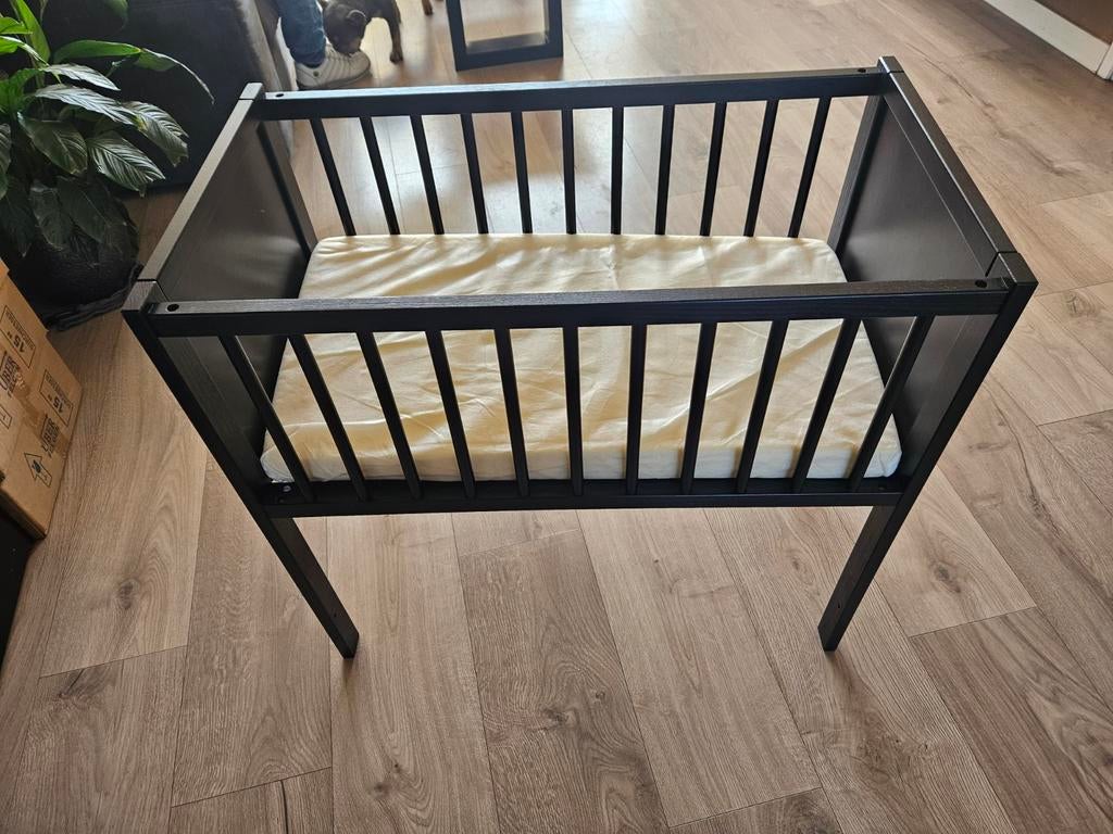 Zo goed als nieuw wiegje inclusief matras en beschermer, Ophalen of Verzenden
