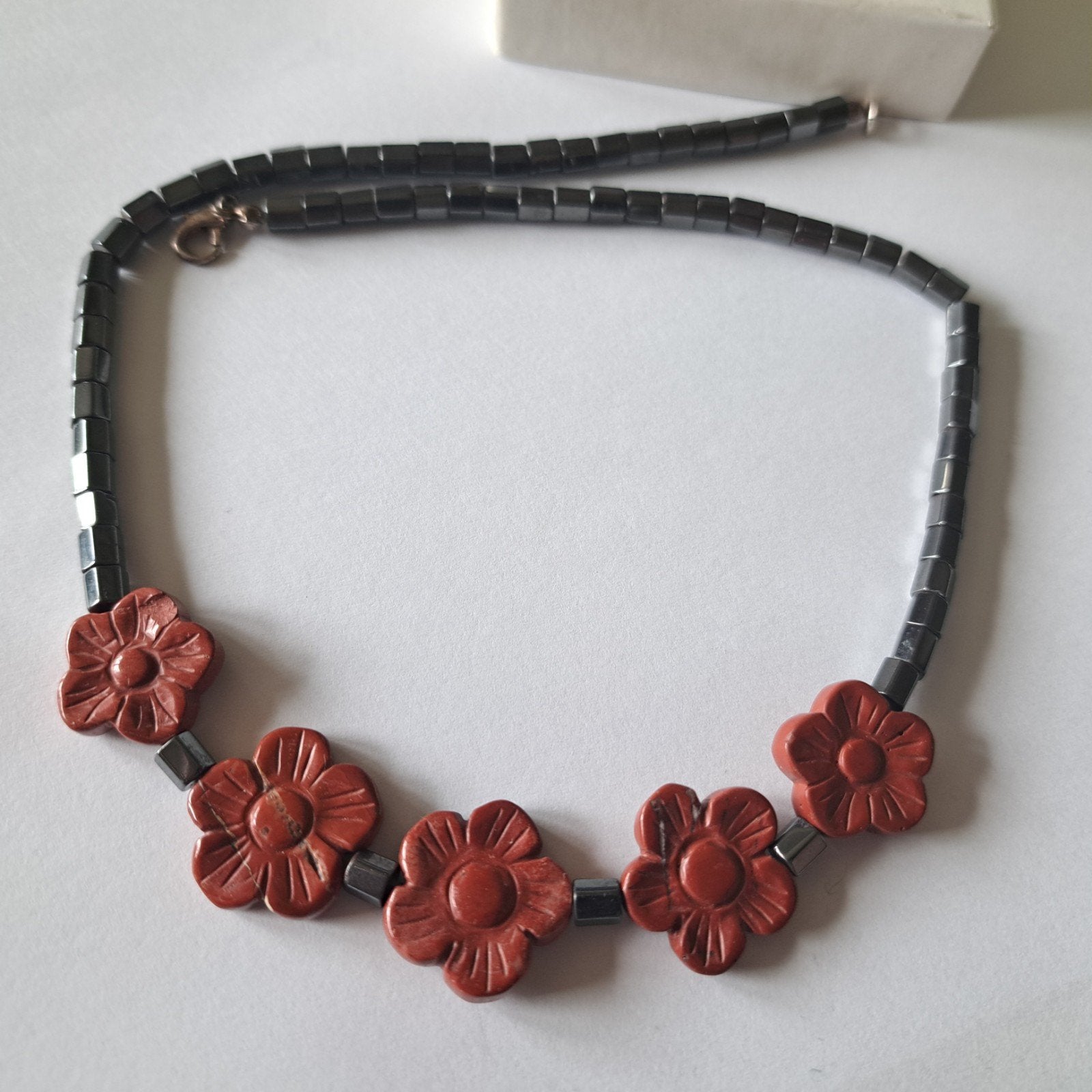 Oude ketting hematiet en edelsteen bloemen, Sieraden, Tassen en Uiterlijk, Kettingen, Verzenden, Zwart, Steen of Mineraal