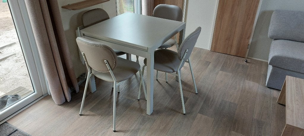 kleine uitschuifbare eettafel met stoelen, Huis en Inrichting, Tafels | Eettafels, Ophalen, Overige materialen, 50 tot 100 cm