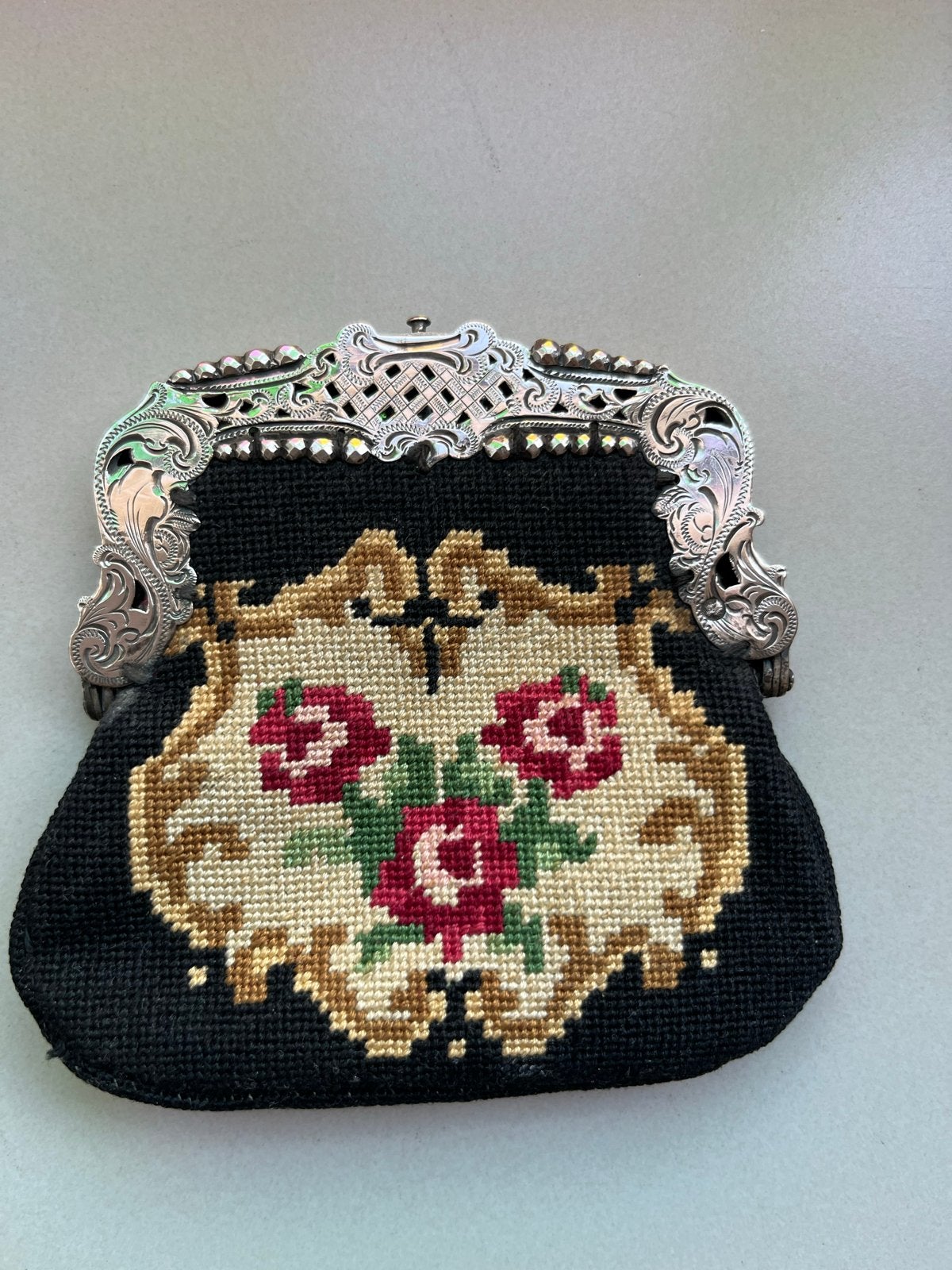 Antiek zilveren beursje met geborduurde tas, Antiek en Kunst, Ophalen of Verzenden, Zilver