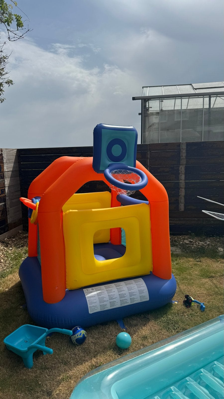 Springkussen met basketbalring en hoepelspel, Kinderen en Baby's, Ophalen of Verzenden, Zo goed als nieuw